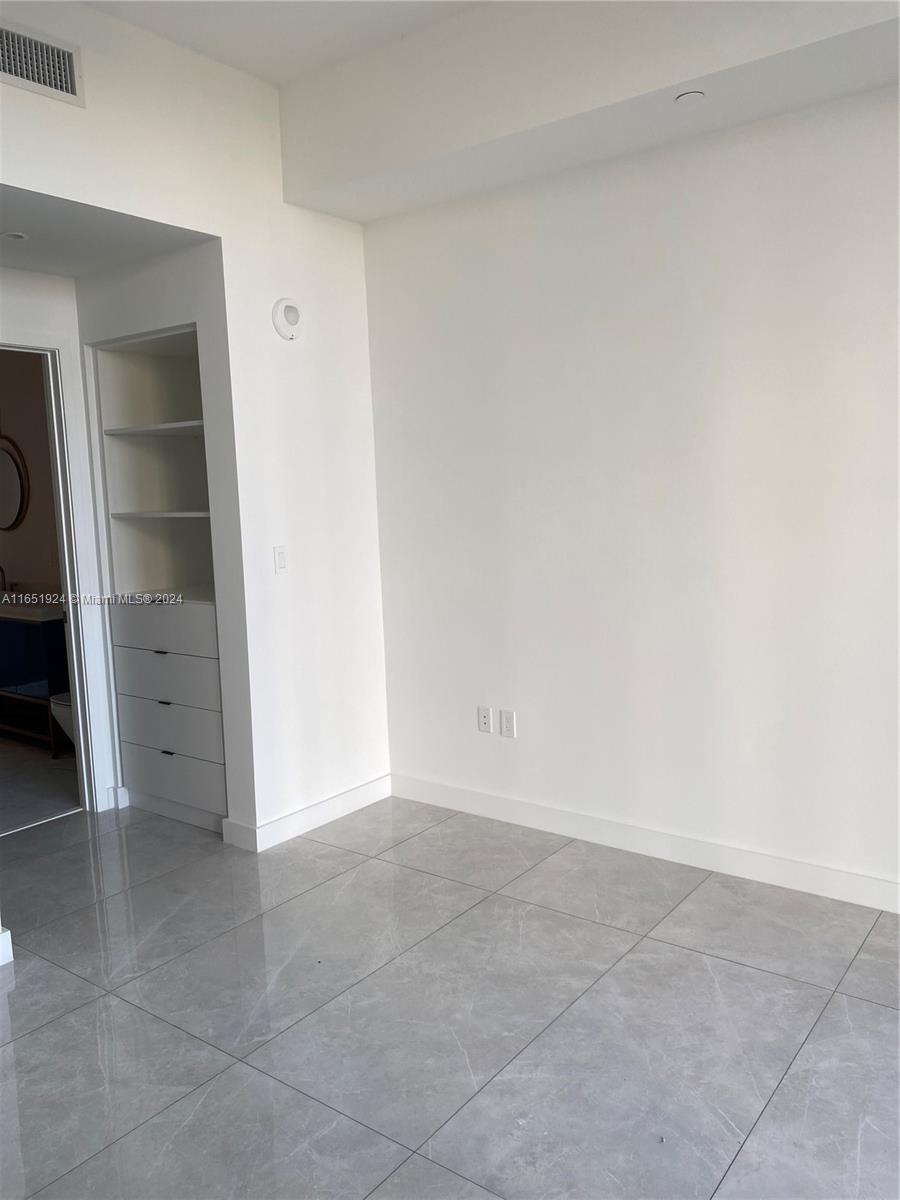 2678 Tigertail Ave # 512