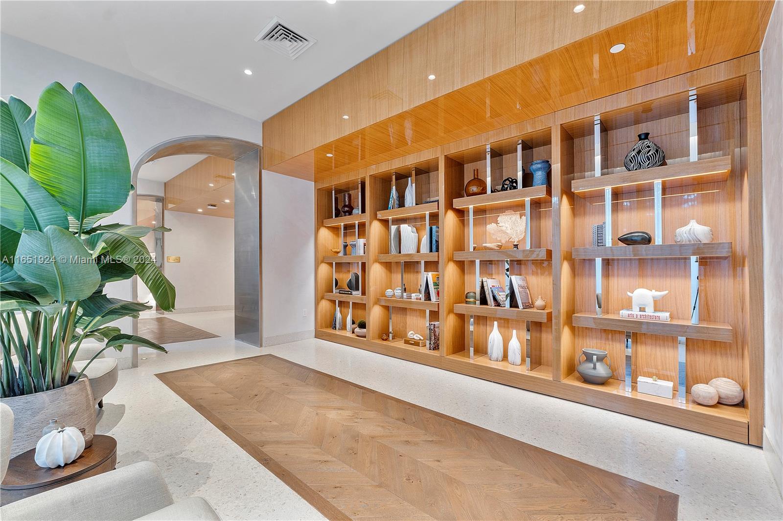 2678 Tigertail Ave # 512