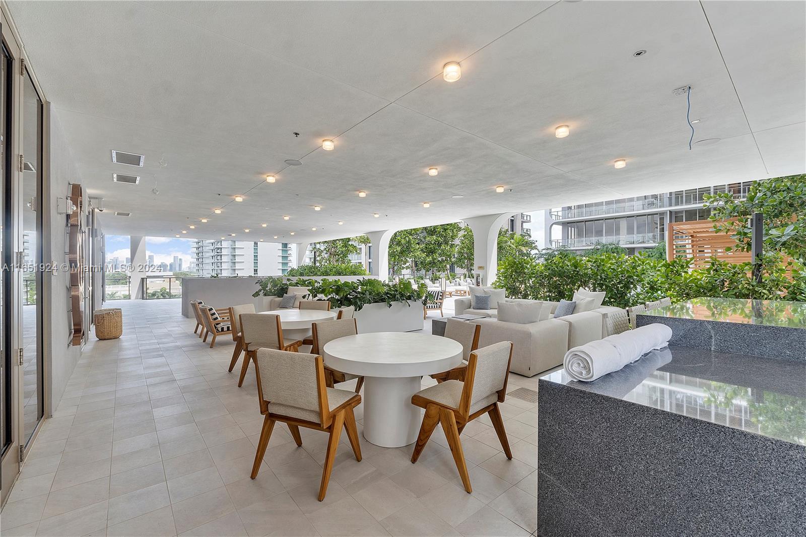 2678 Tigertail Ave # 512