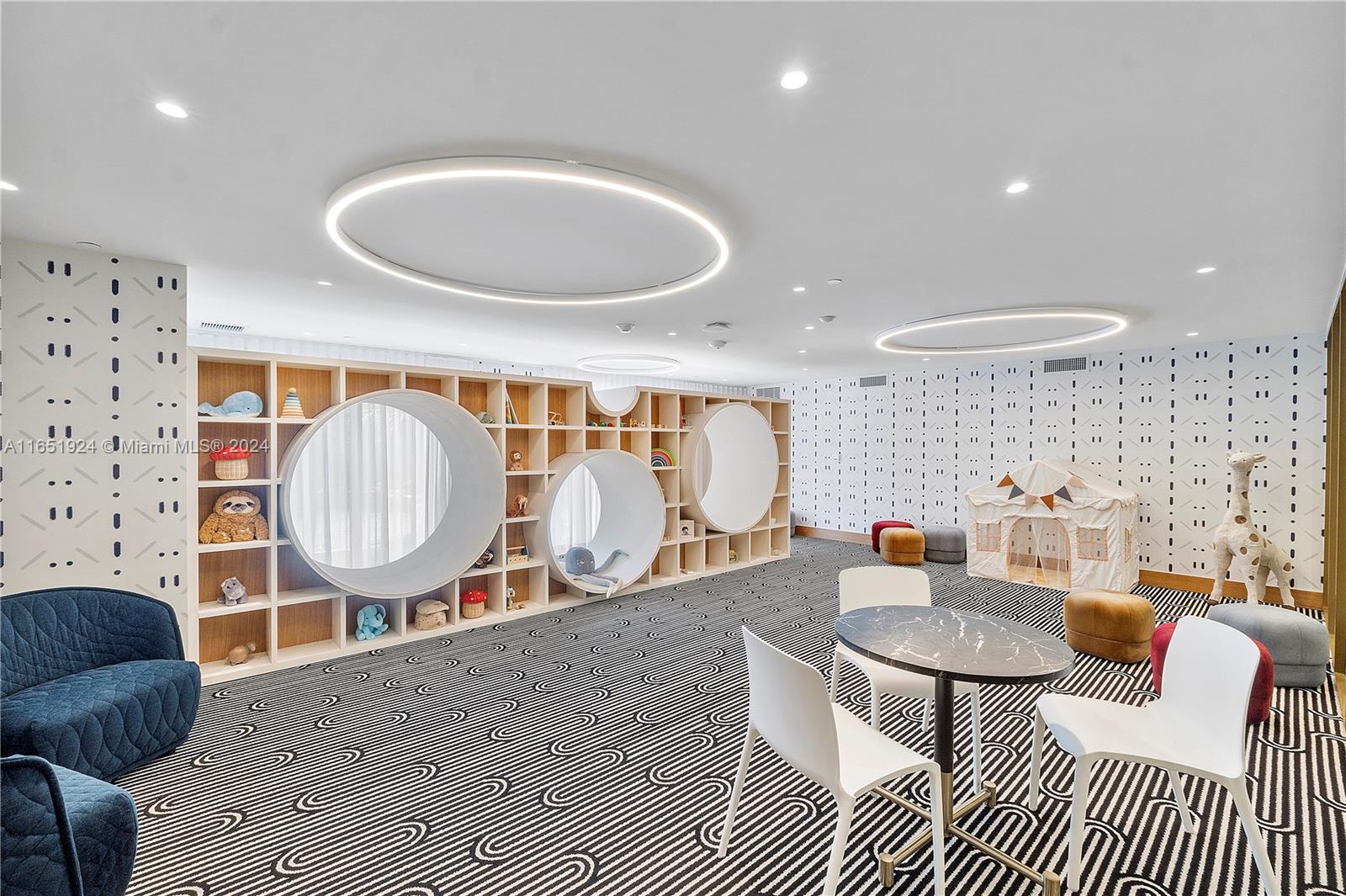 2678 Tigertail Ave # 512