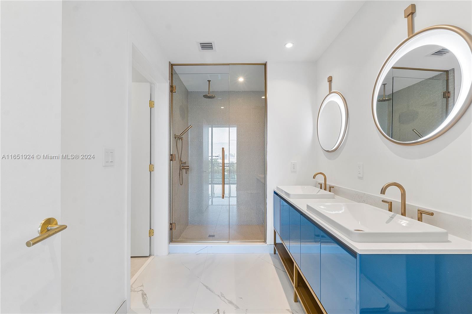 2678 Tigertail Ave # 512