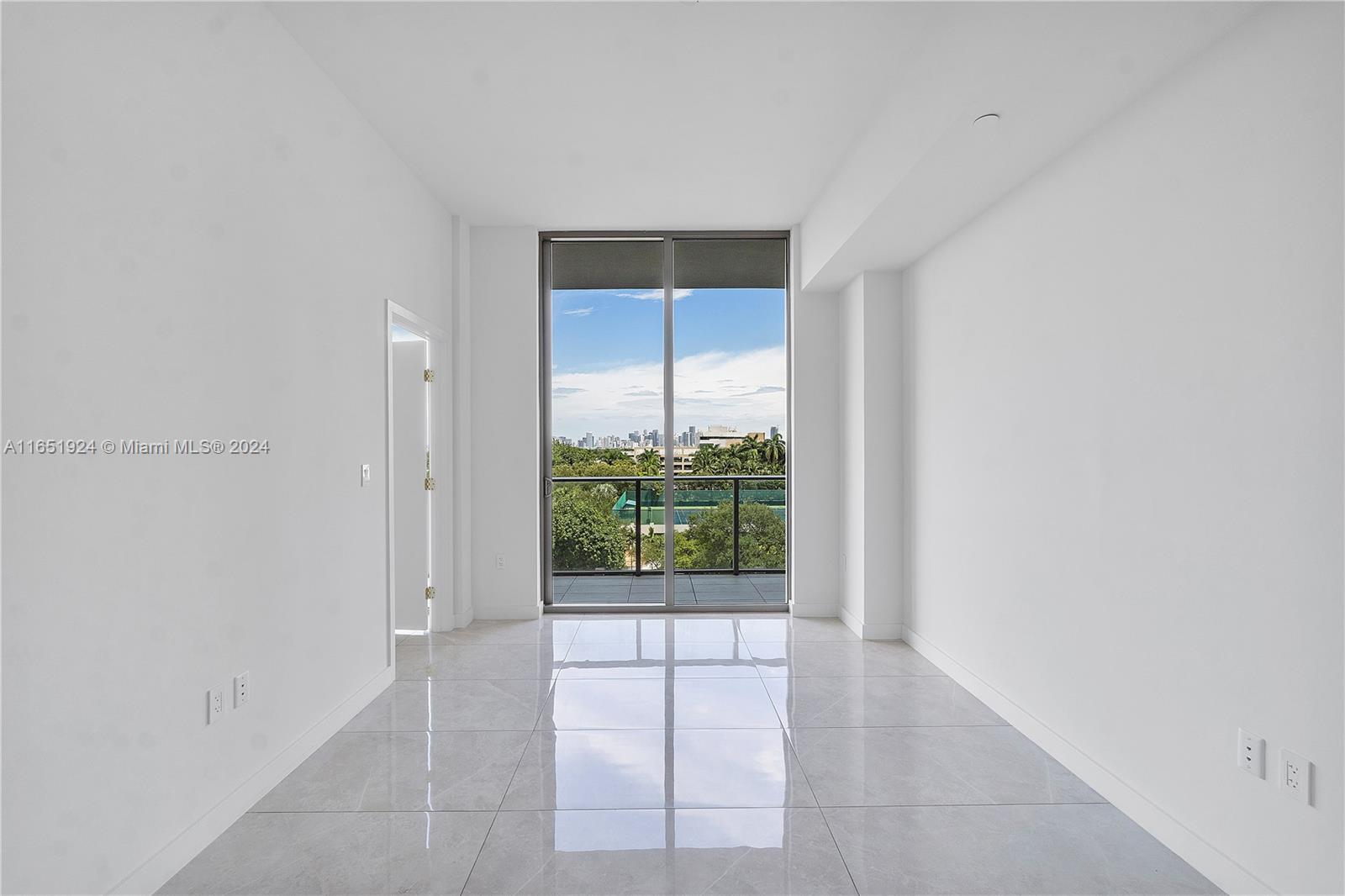 2678 Tigertail Ave # 512