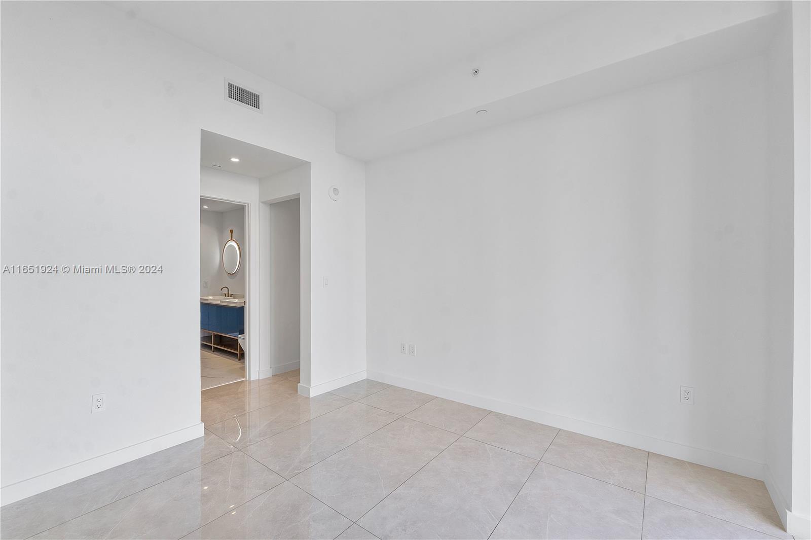 2678 Tigertail Ave # 512