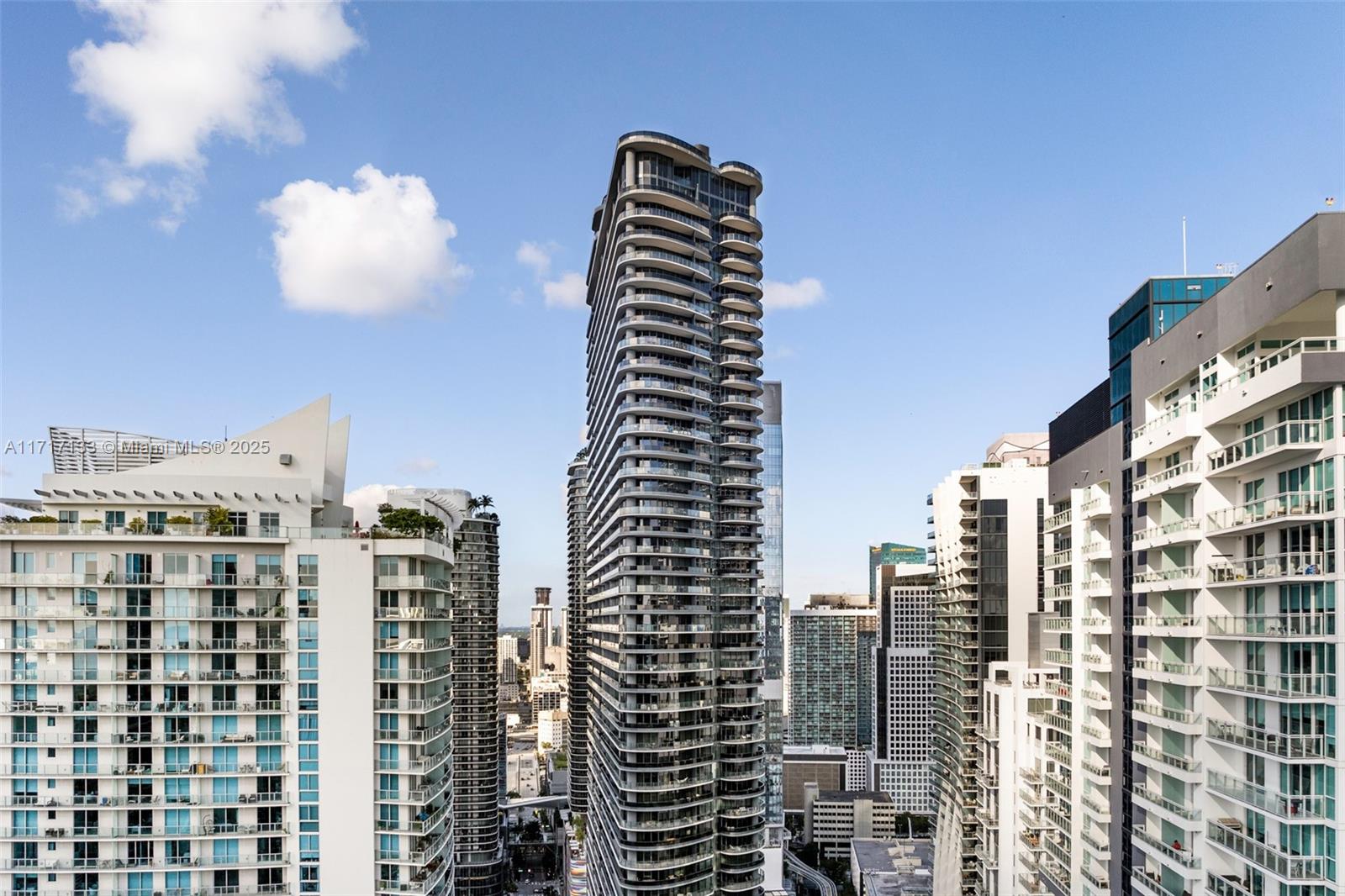 1000 Brickell Plz # 4402