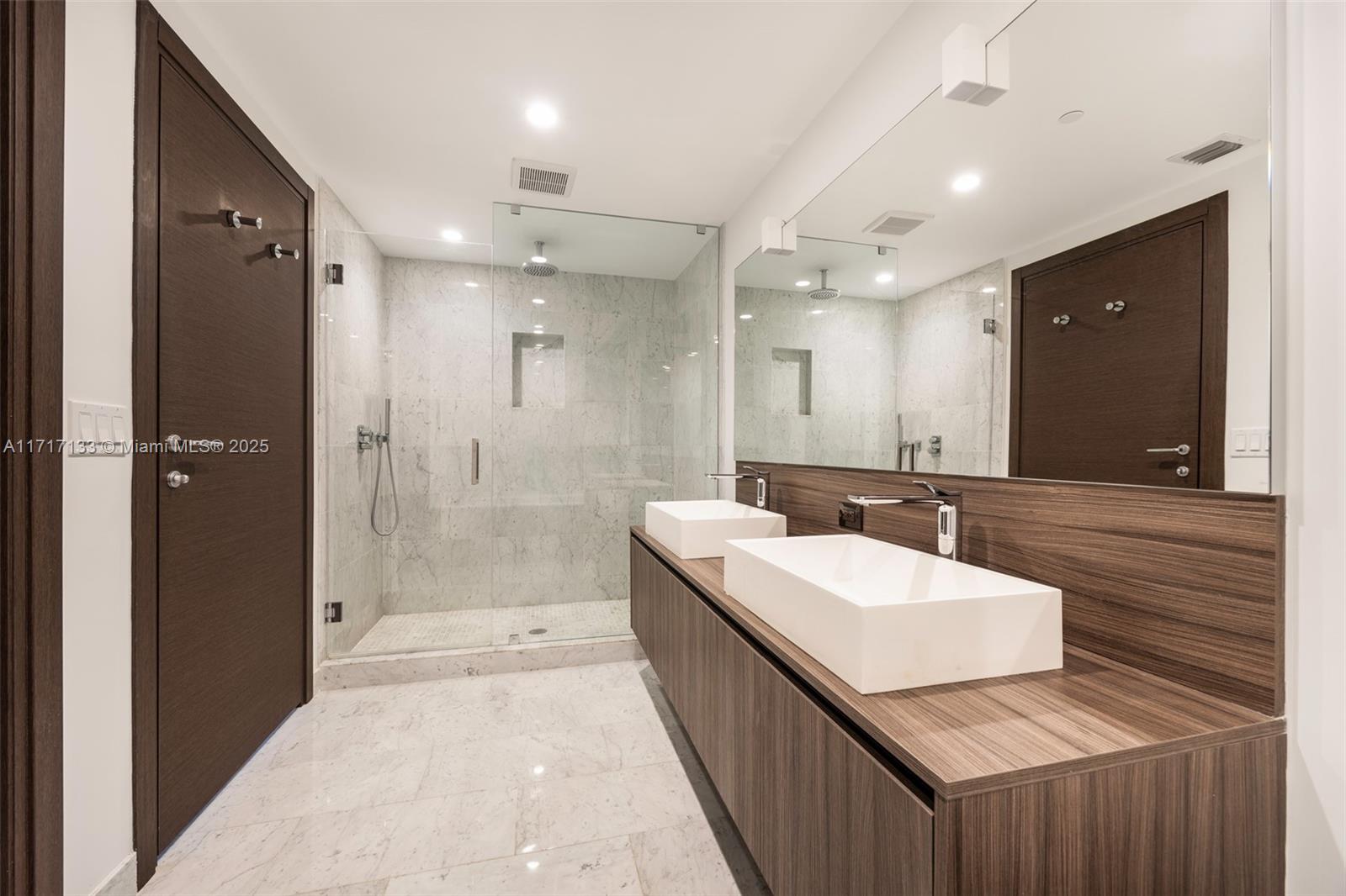 1000 Brickell Plz # 4402