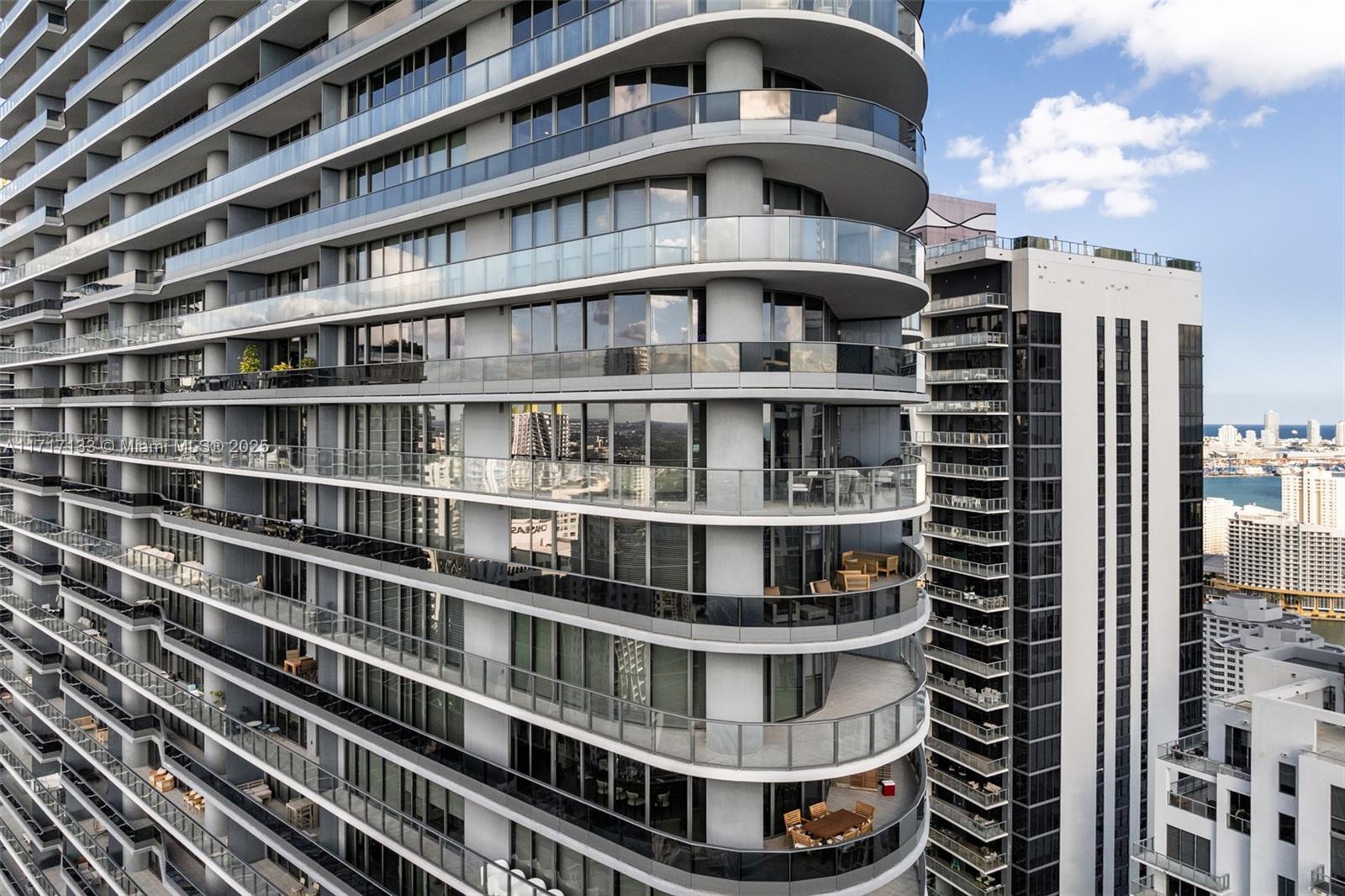 1000 Brickell Plz # 4402