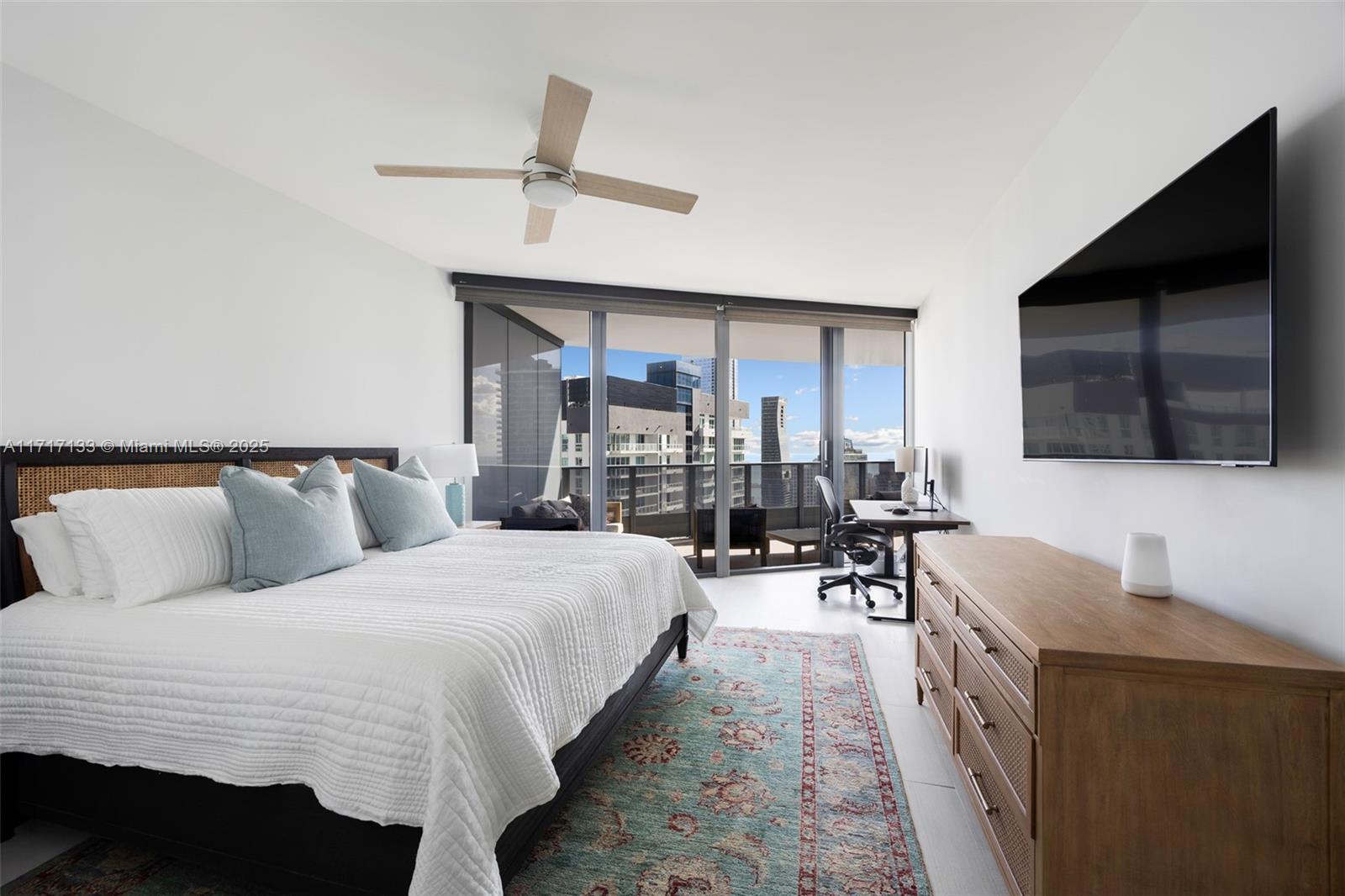1000 Brickell Plz # 4402