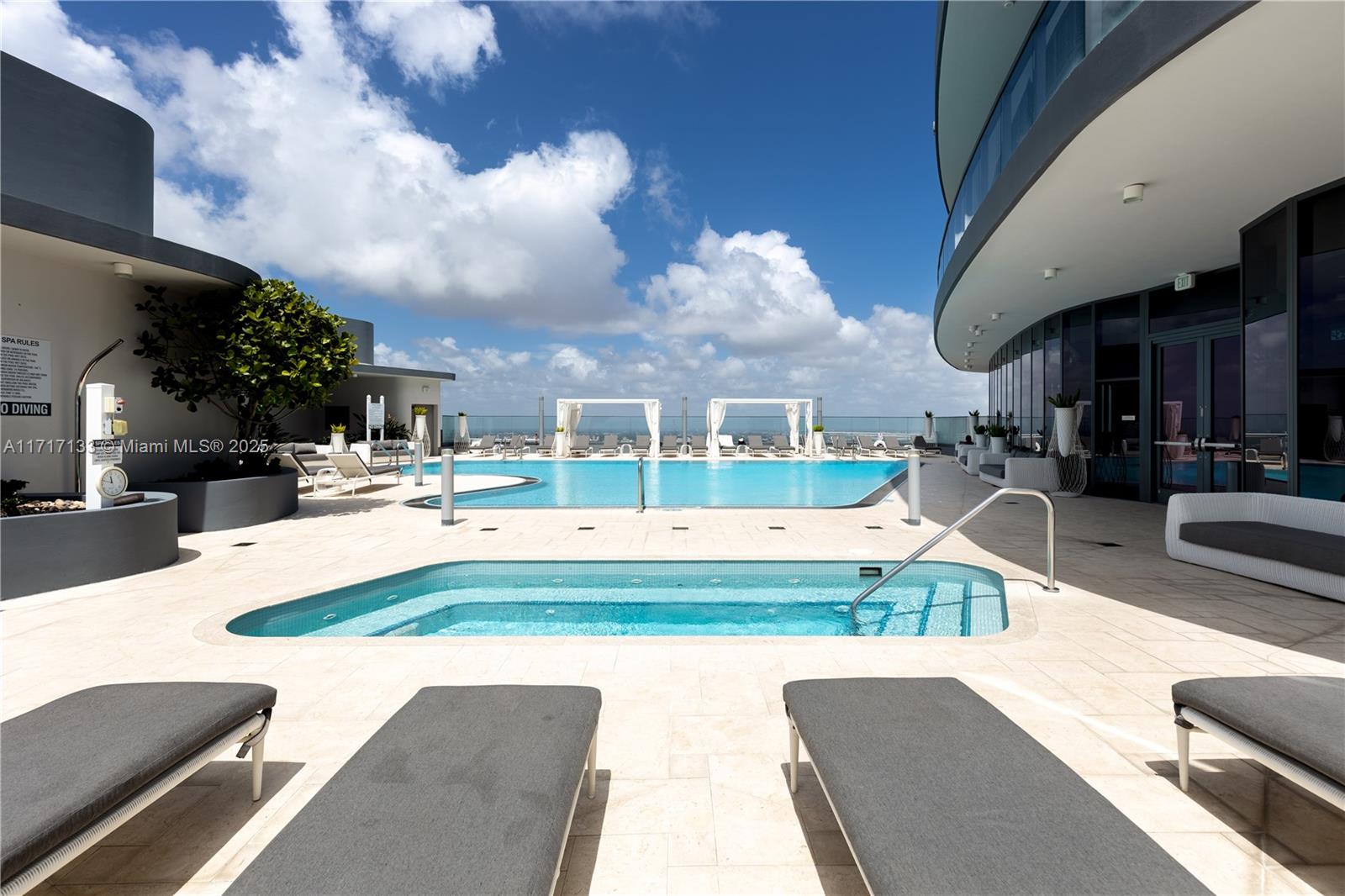 1000 Brickell Plz # 4402