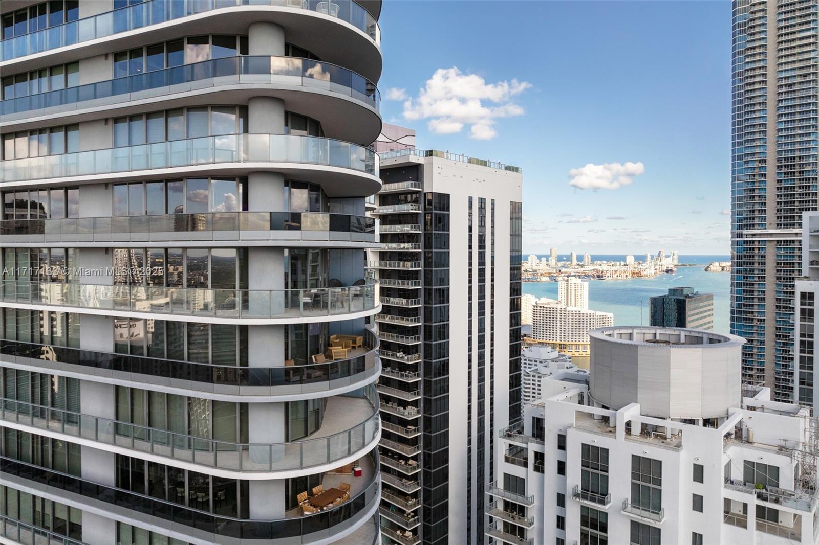 1000 Brickell Plz # 4402