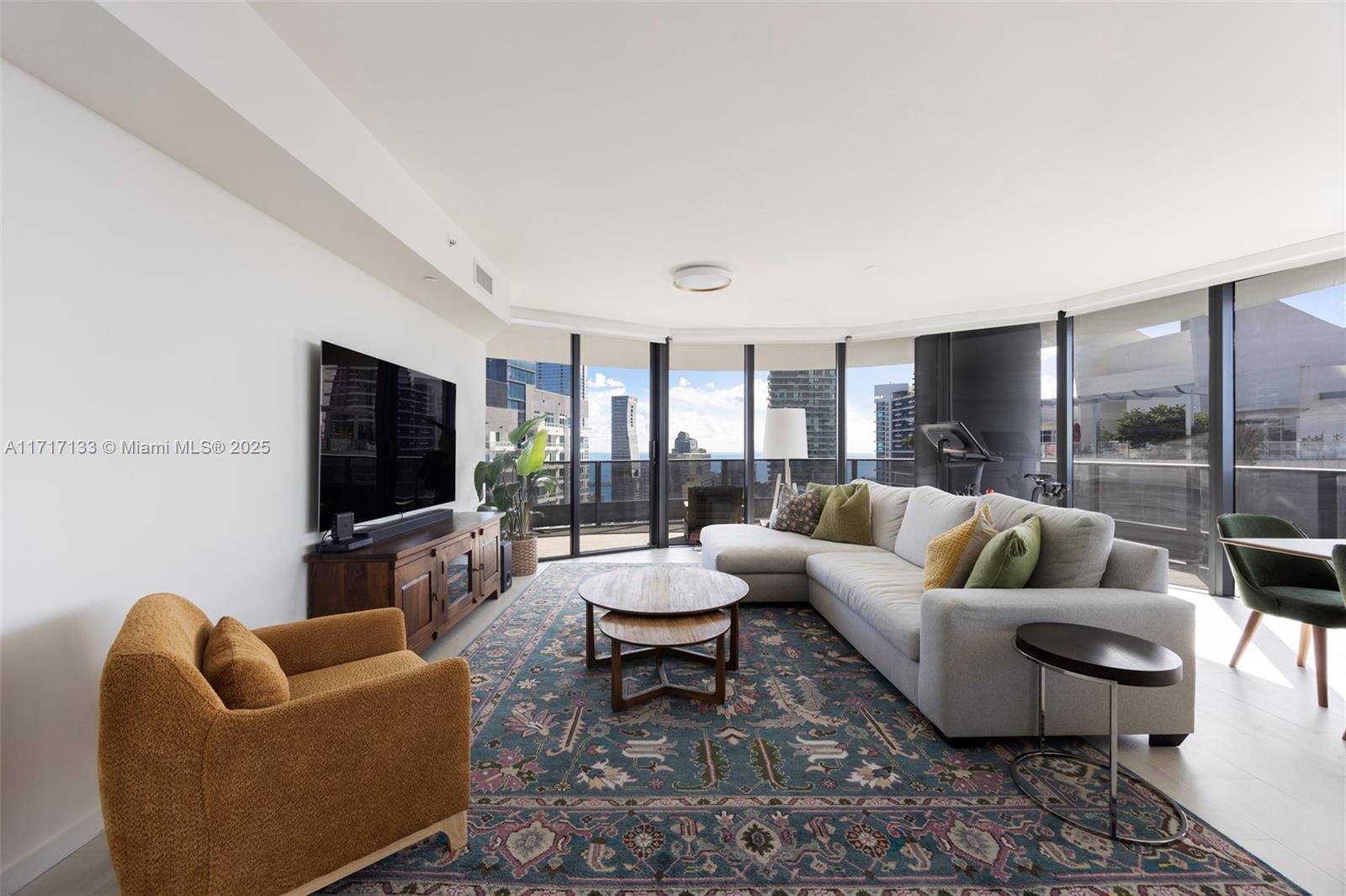 1000 Brickell Plz # 4402
