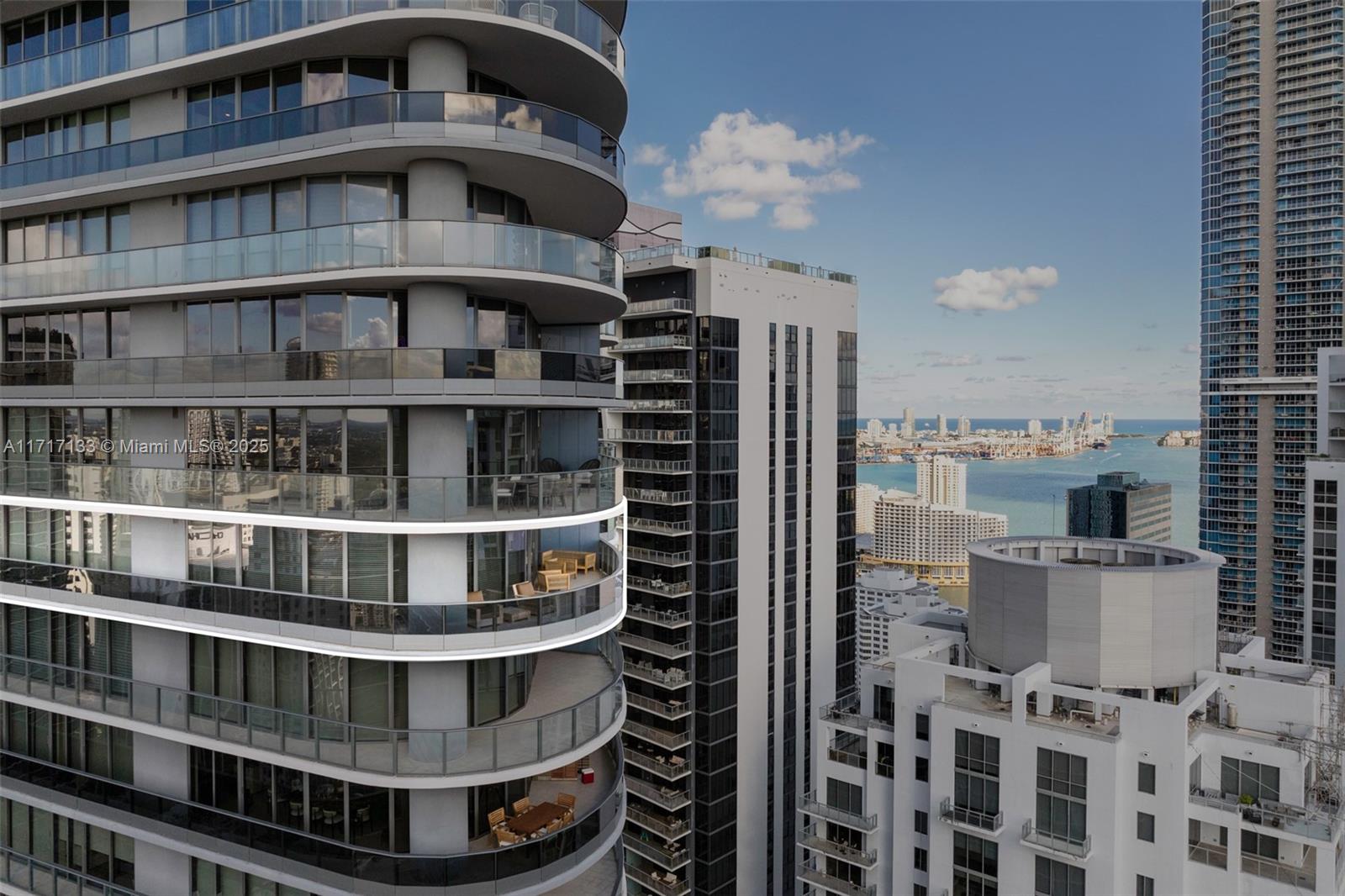 1000 Brickell Plz # 4402