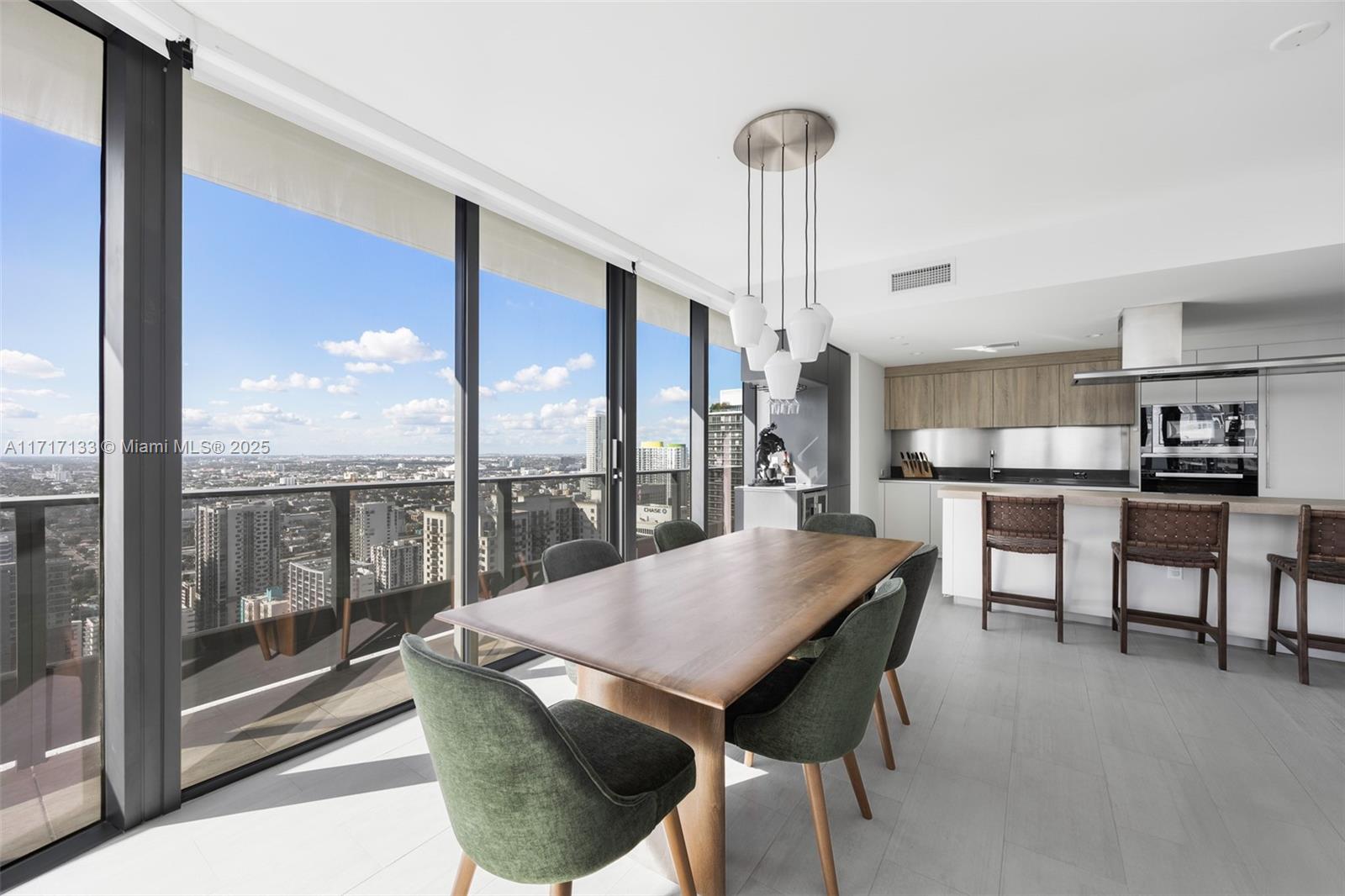 1000 Brickell Plz # 4402