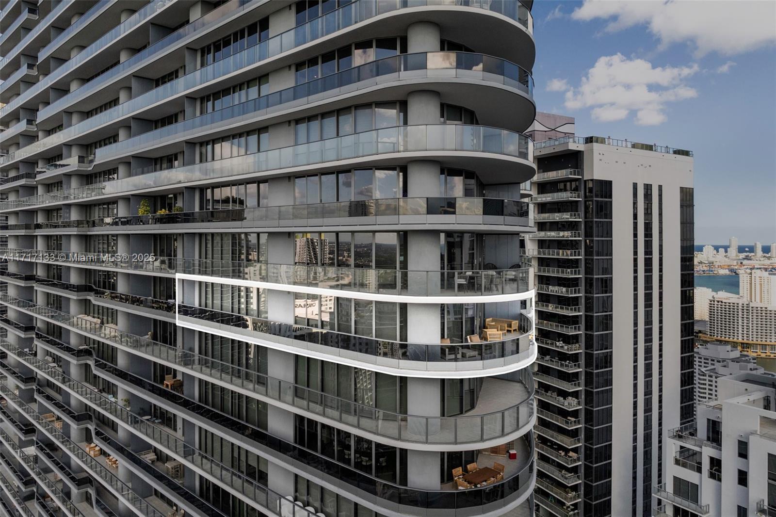 1000 Brickell Plz # 4402