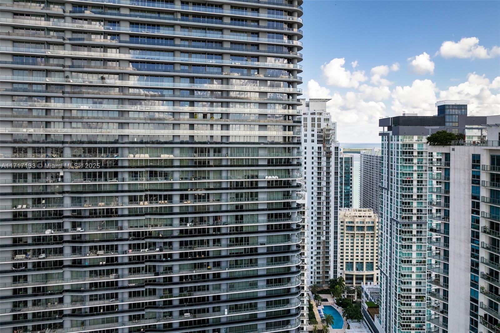 1000 Brickell Plz # 4402