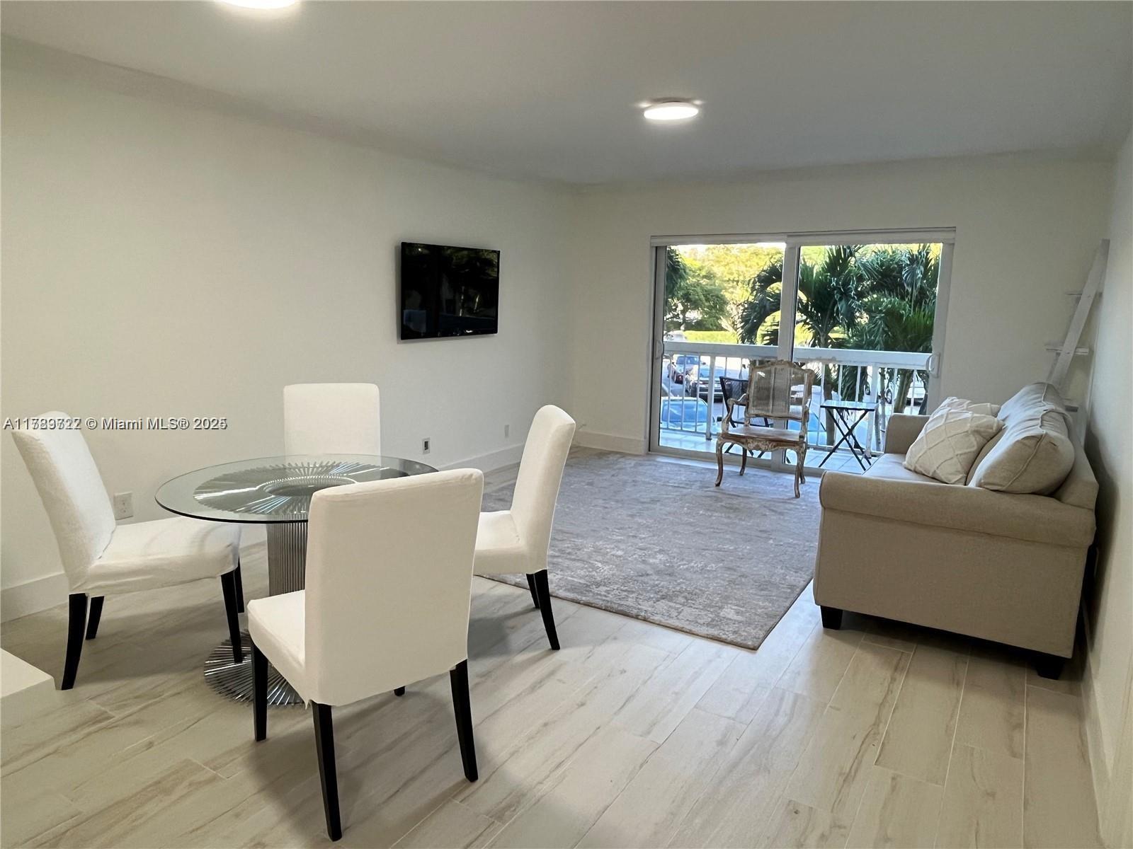 7820 Camino Real # 202 Unit: j-202