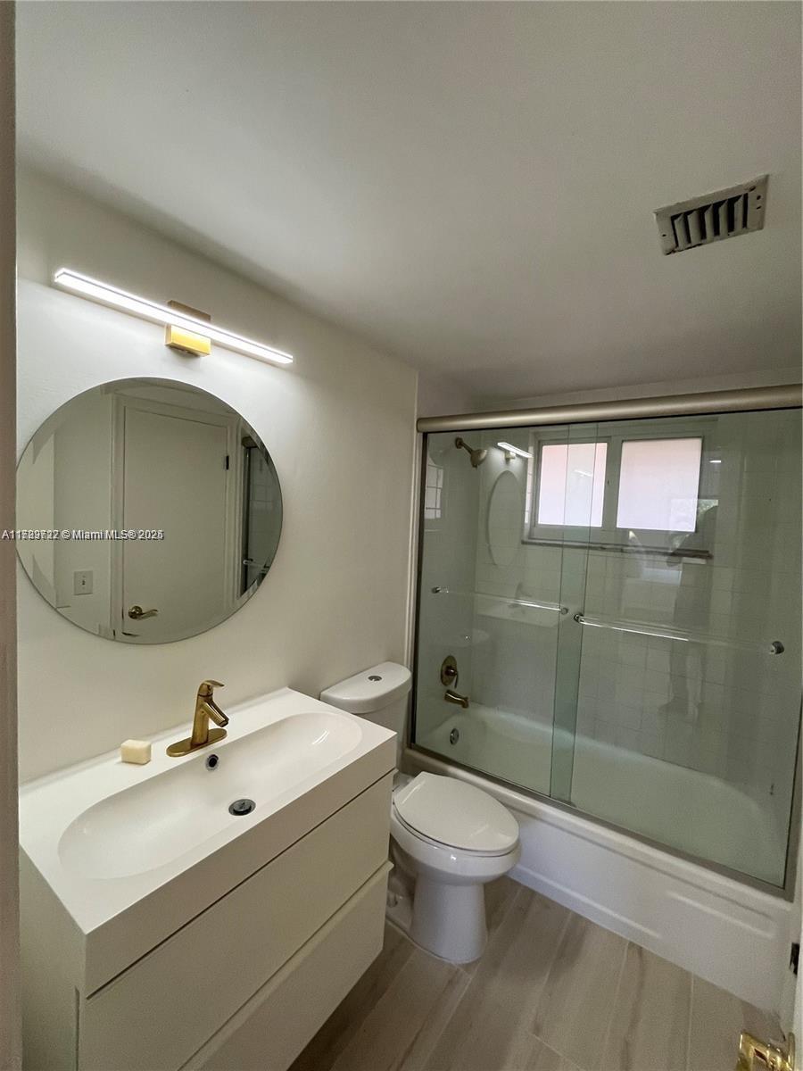 7820 Camino Real # 202 Unit: j-202