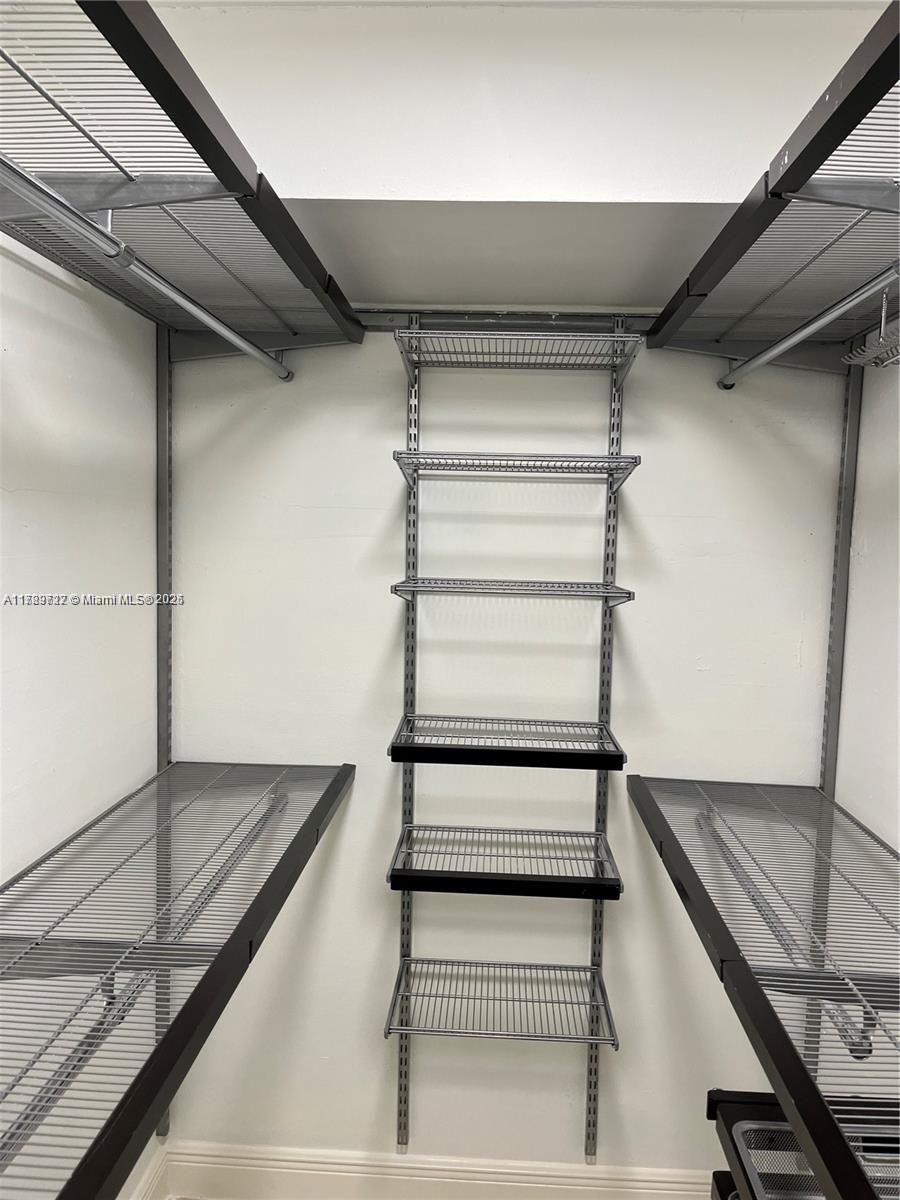 7820 Camino Real # 202 Unit: j-202