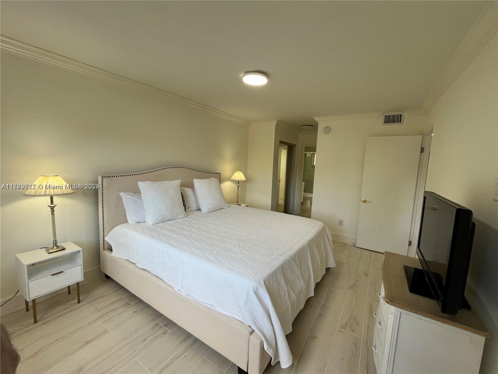 7820 Camino Real # 202 Unit: j-202