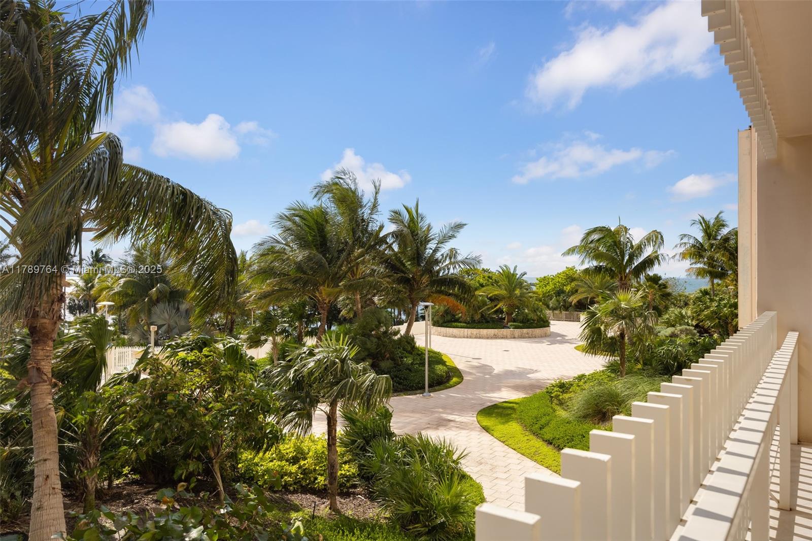 2 Grove Isle Dr # B305