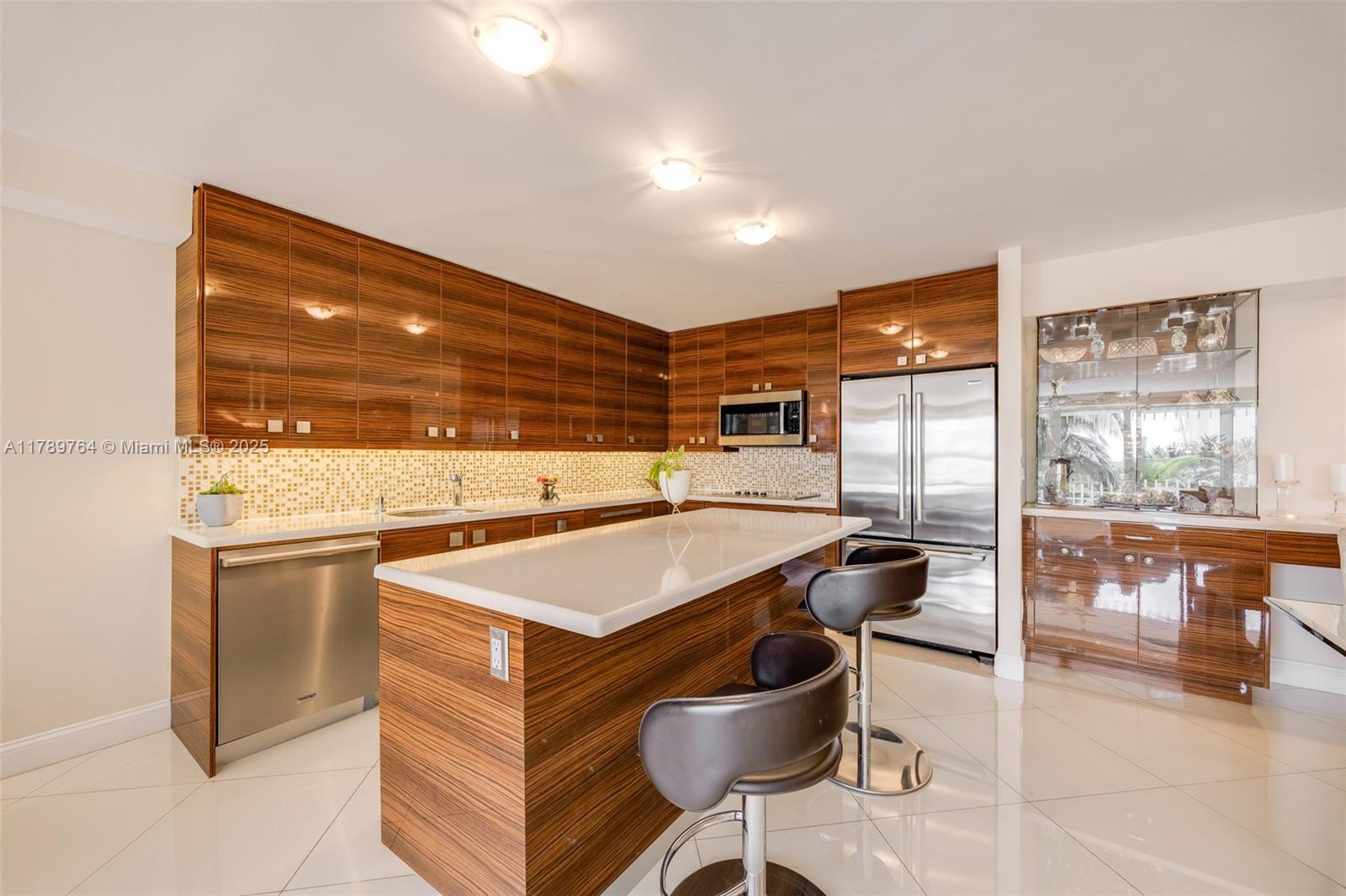 2 Grove Isle Dr # B305