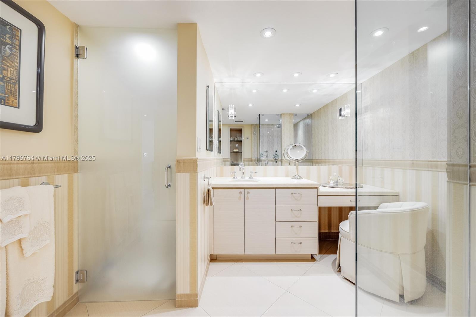 2 Grove Isle Dr # B305