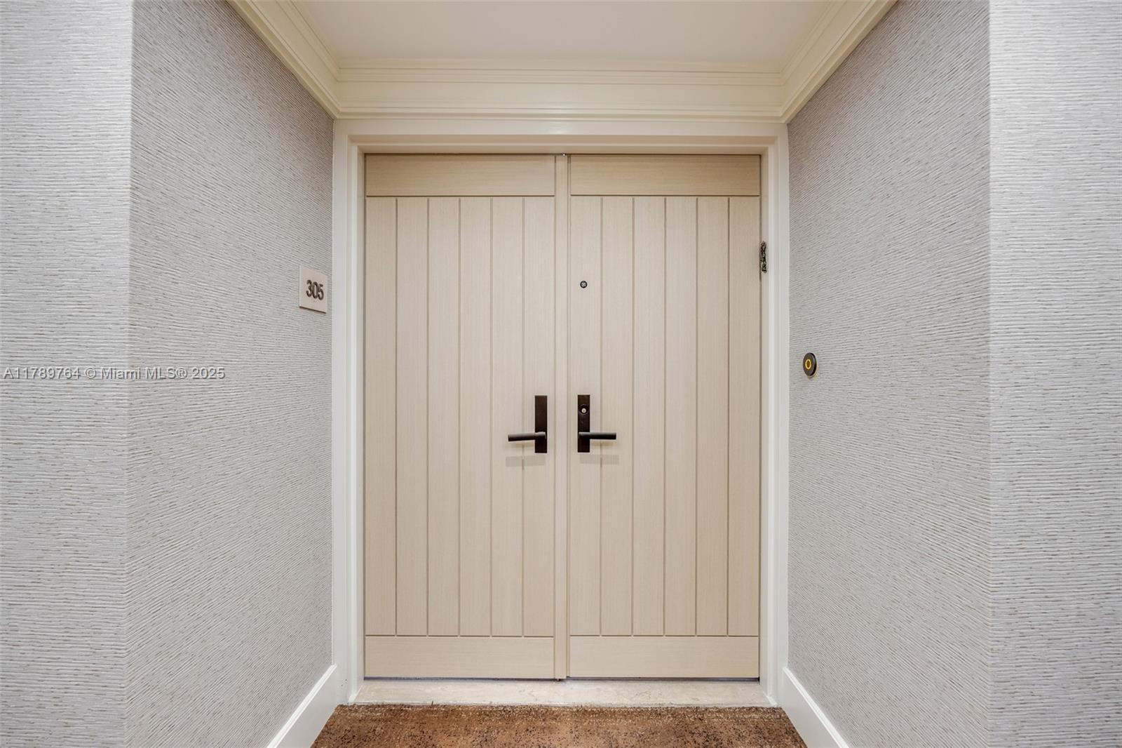 2 Grove Isle Dr # B305