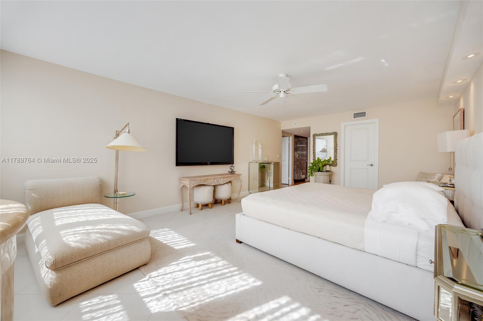 2 Grove Isle Dr # B305