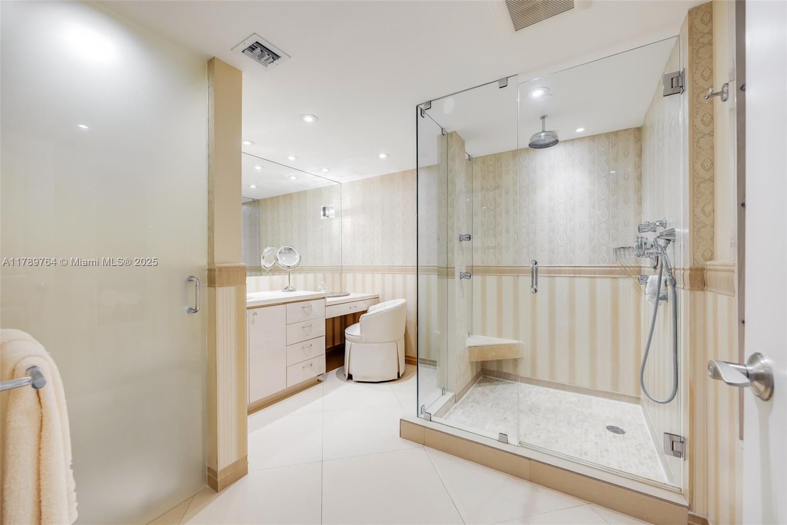 2 Grove Isle Dr # B305