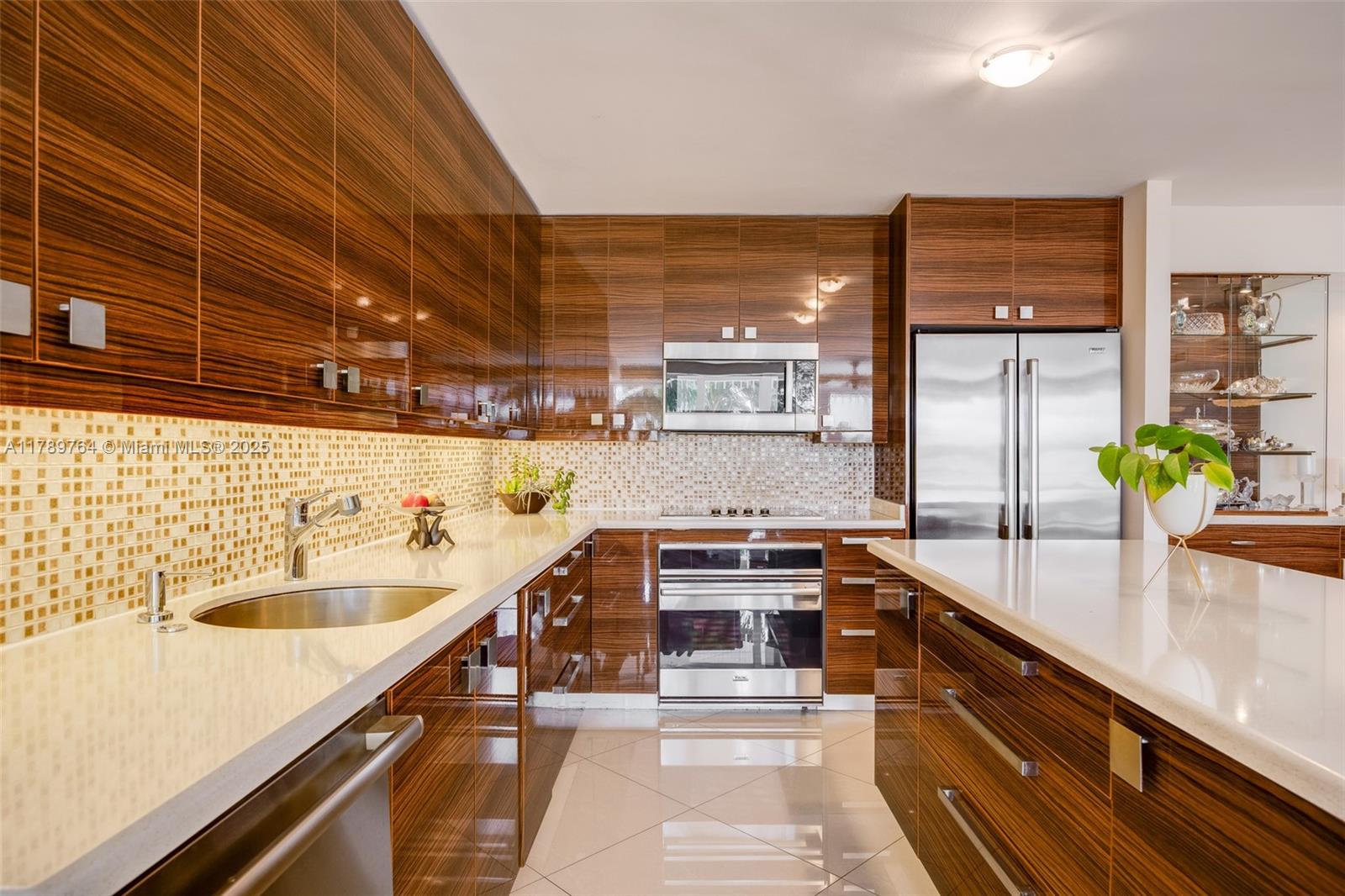 2 Grove Isle Dr # B305