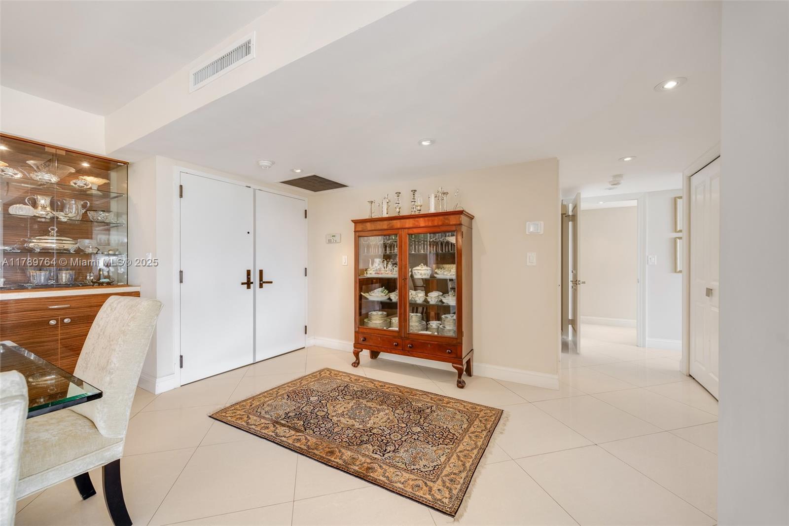 2 Grove Isle Dr # B305