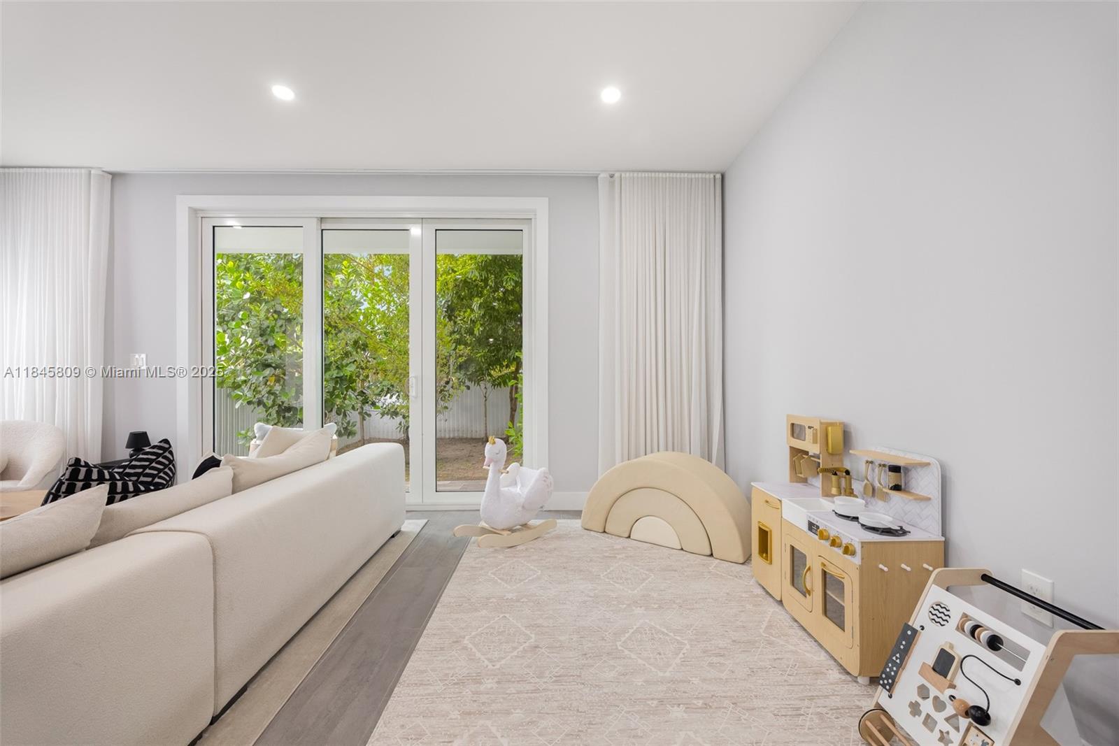 3368 SW 27th St Unit: .