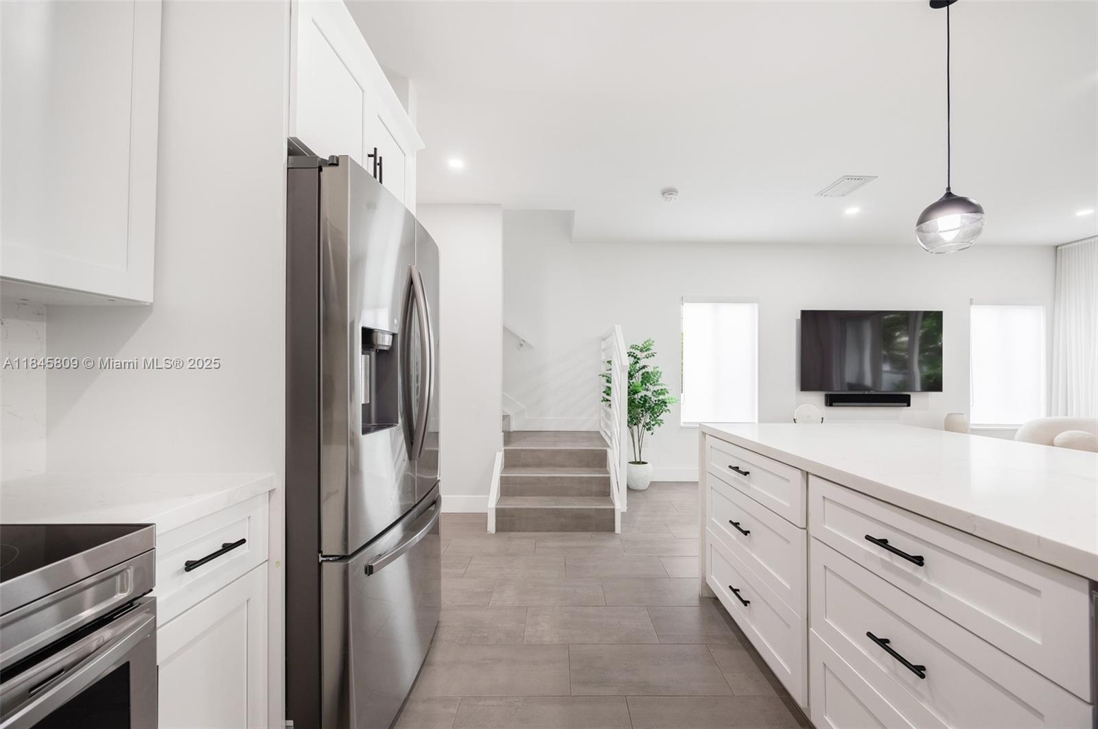 3368 SW 27th St Unit: .