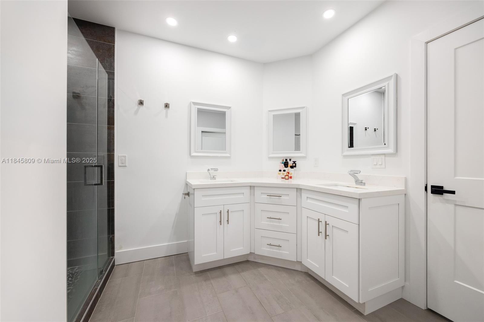 3368 SW 27th St Unit: .