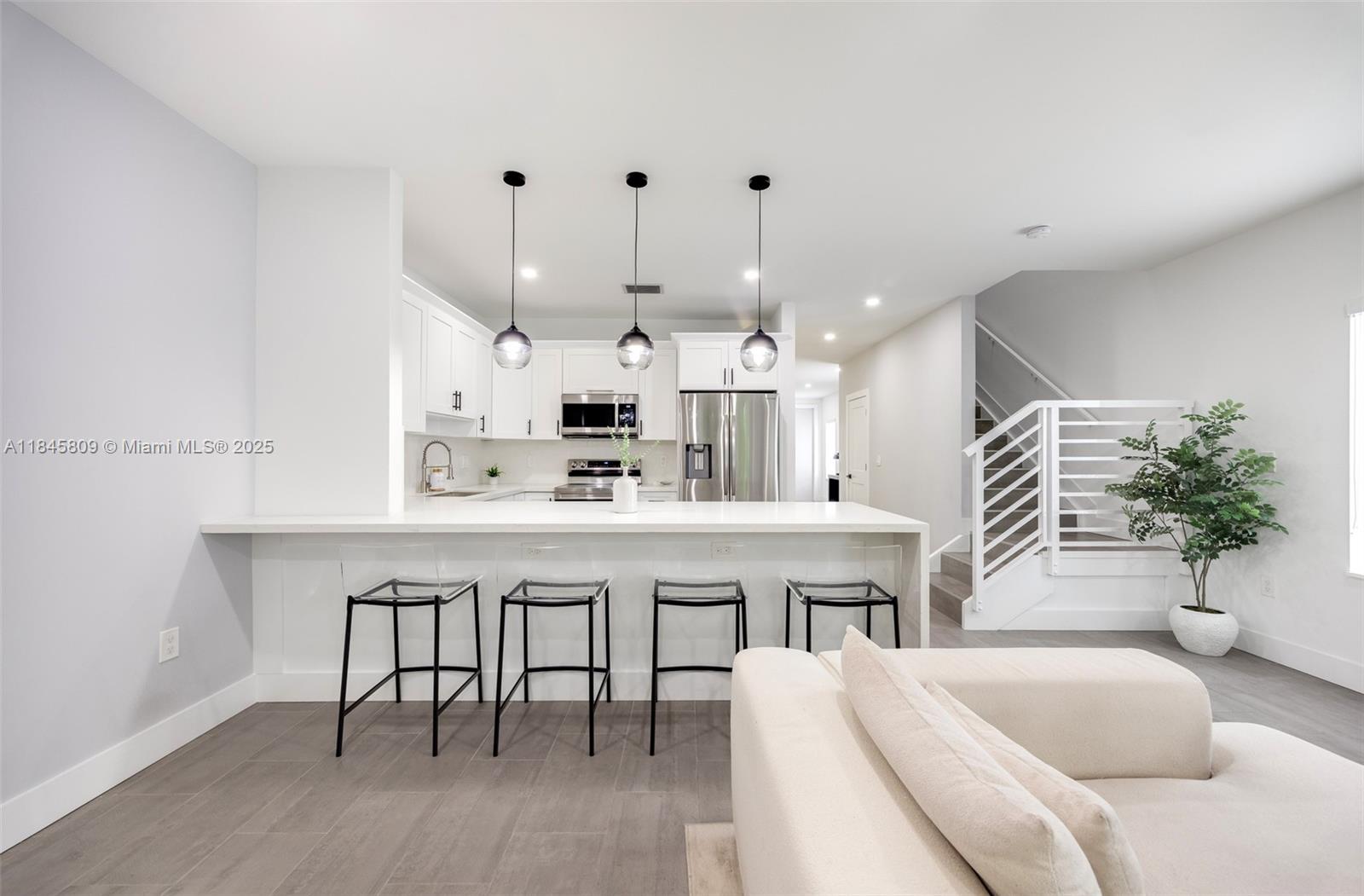 3368 SW 27th St Unit: .