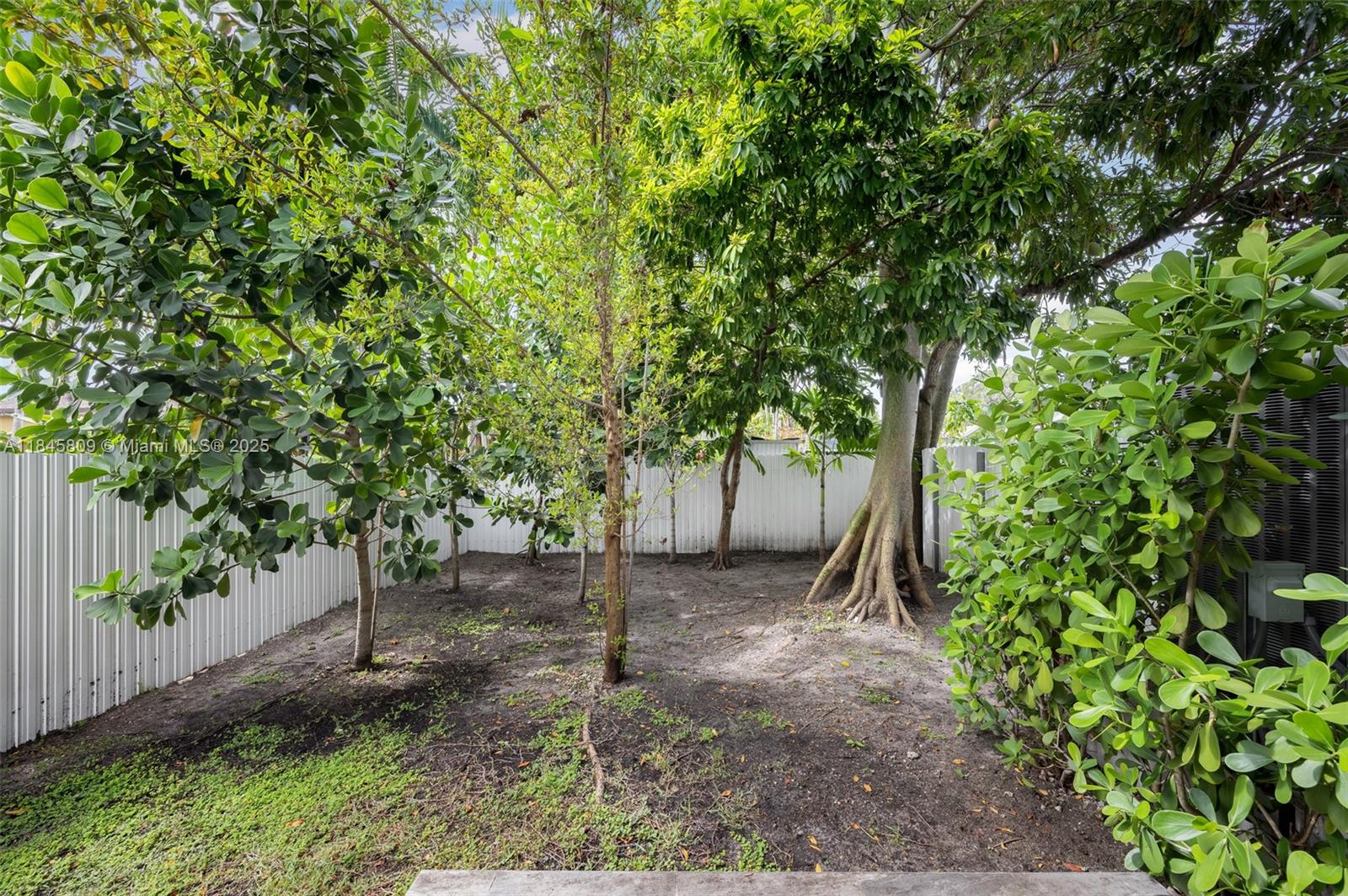 3368 SW 27th St Unit: .