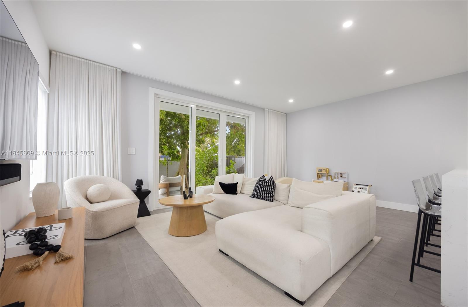 3368 SW 27th St Unit: .