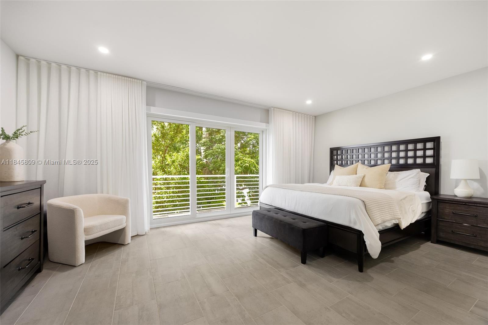 3368 SW 27th St Unit: .