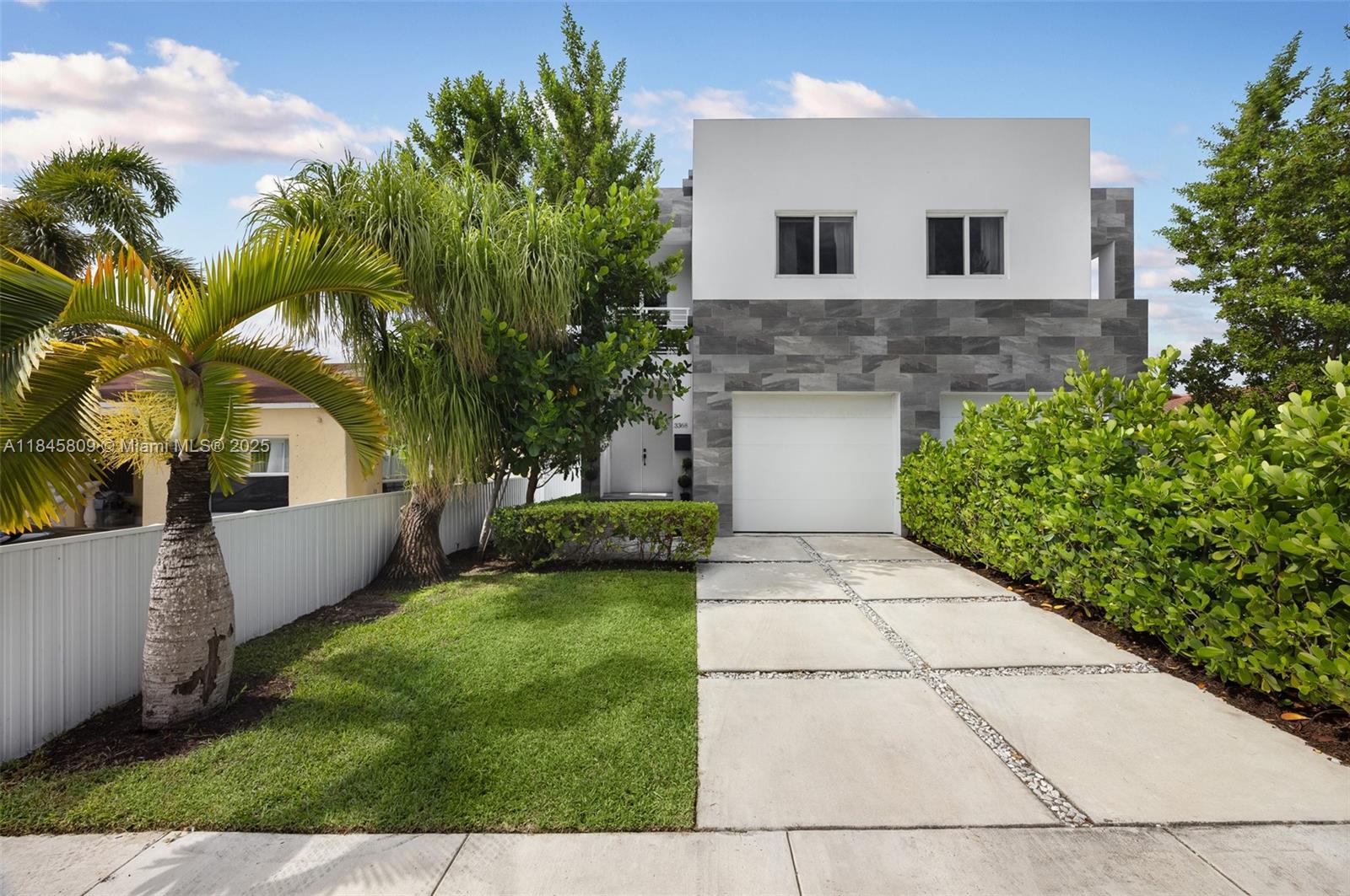 3368 SW 27th St Unit: .