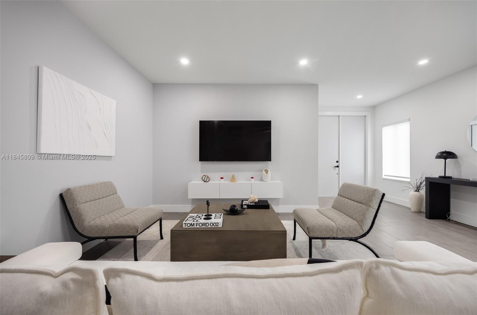 3368 SW 27th St Unit: .