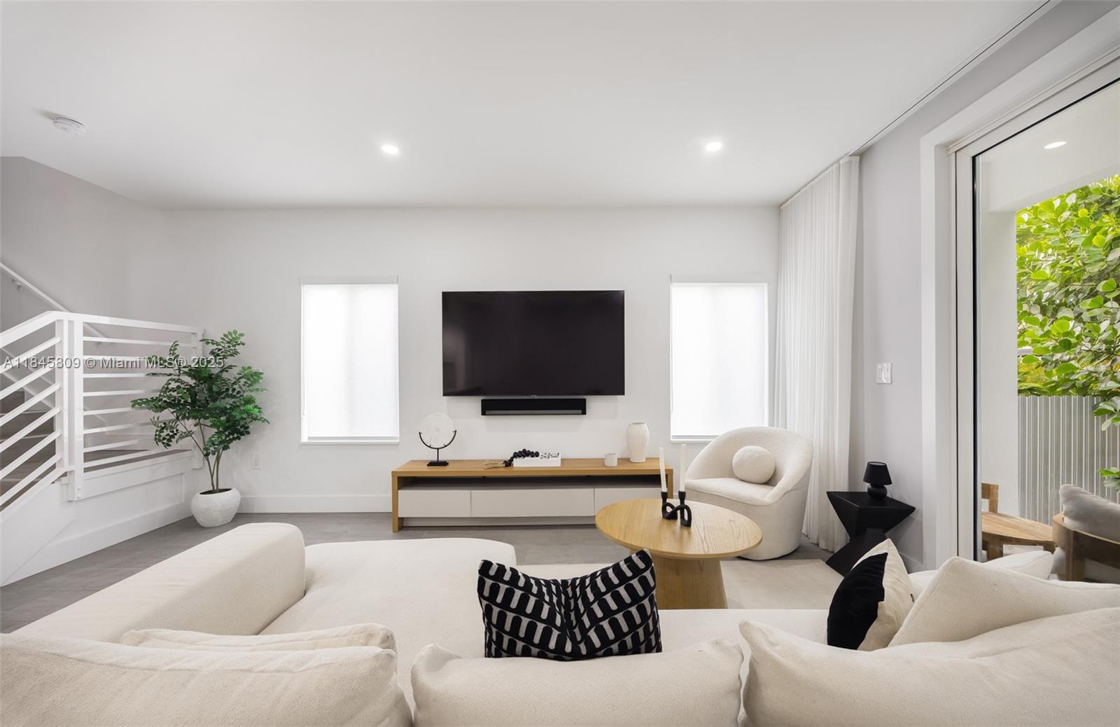 3368 SW 27th St Unit: .