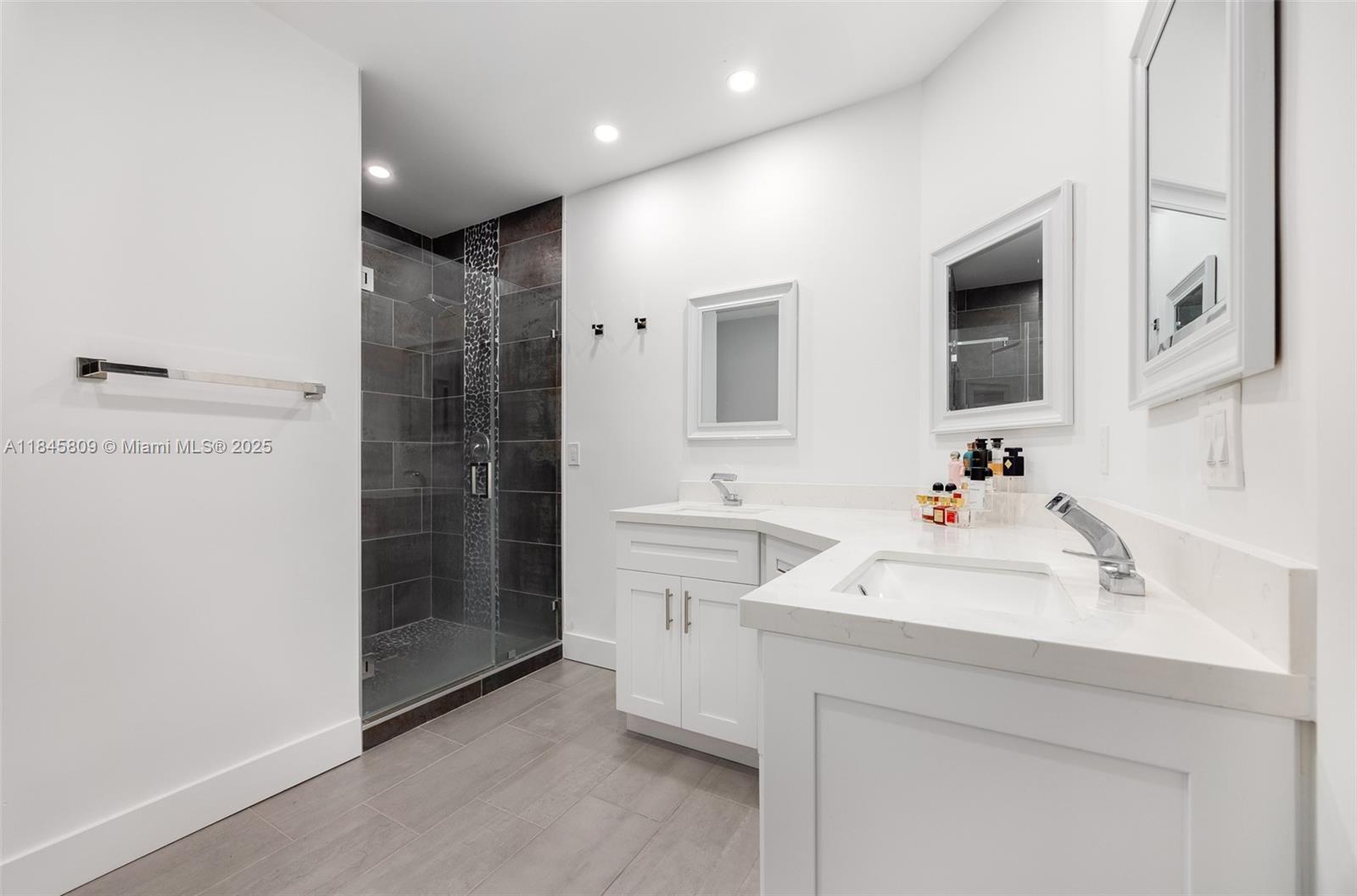 3368 SW 27th St Unit: .