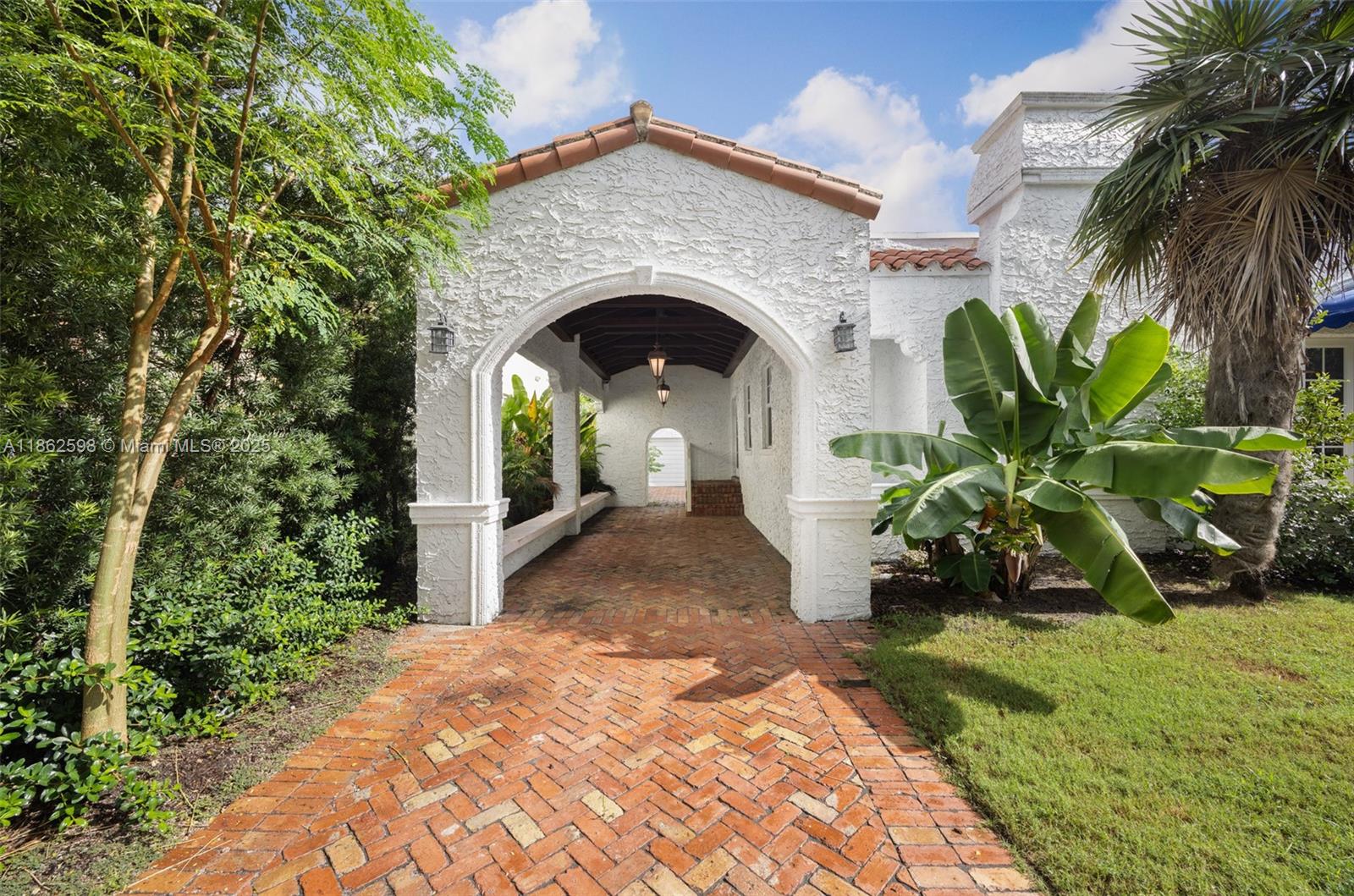 231 Viscaya Ave