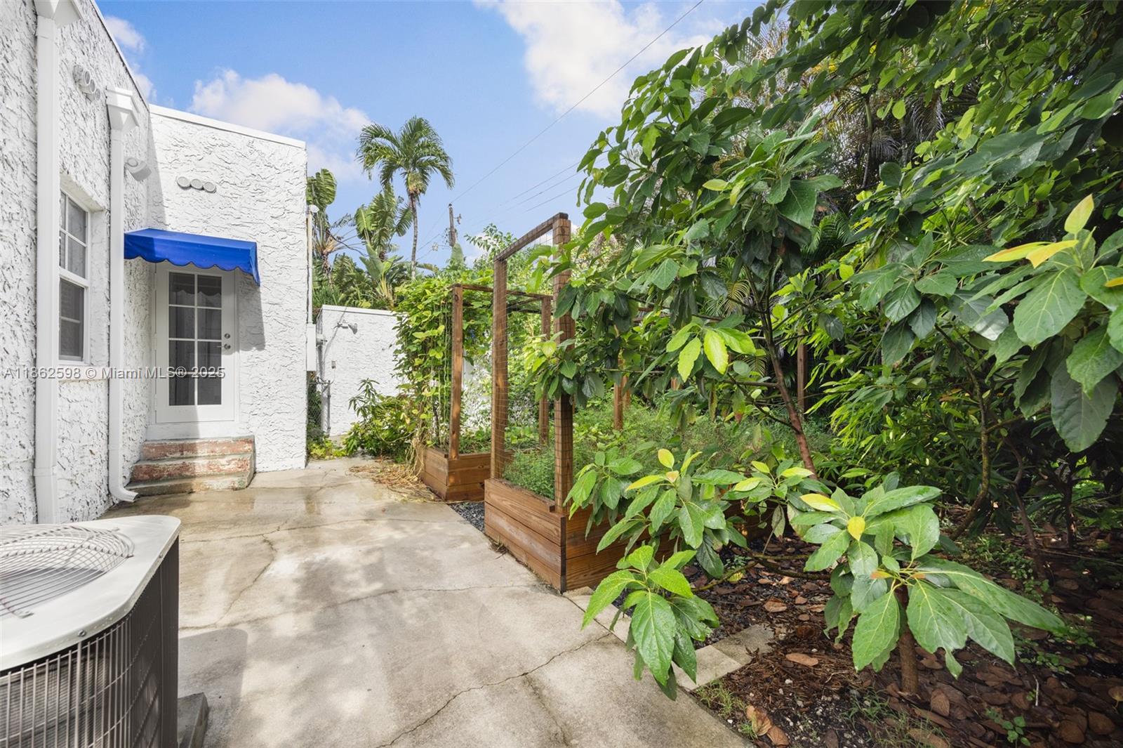 231 Viscaya Ave