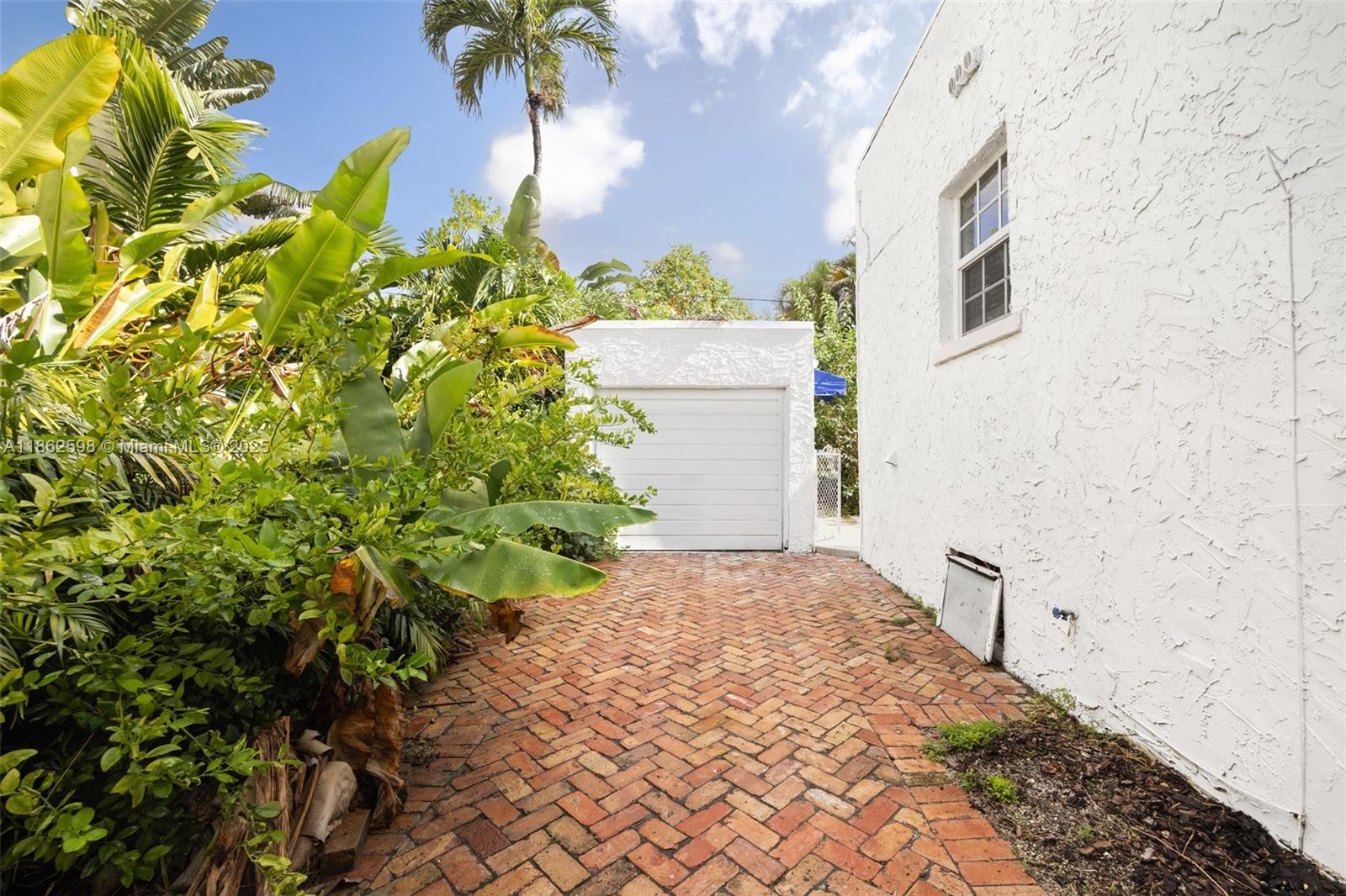 231 Viscaya Ave