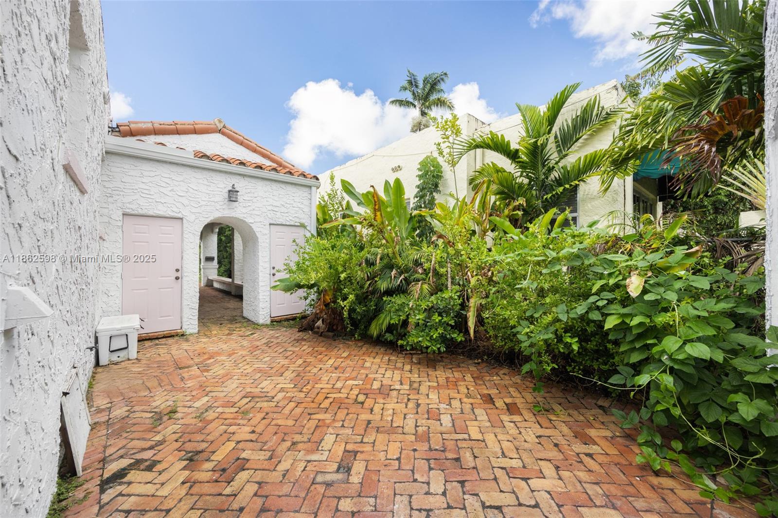 231 Viscaya Ave