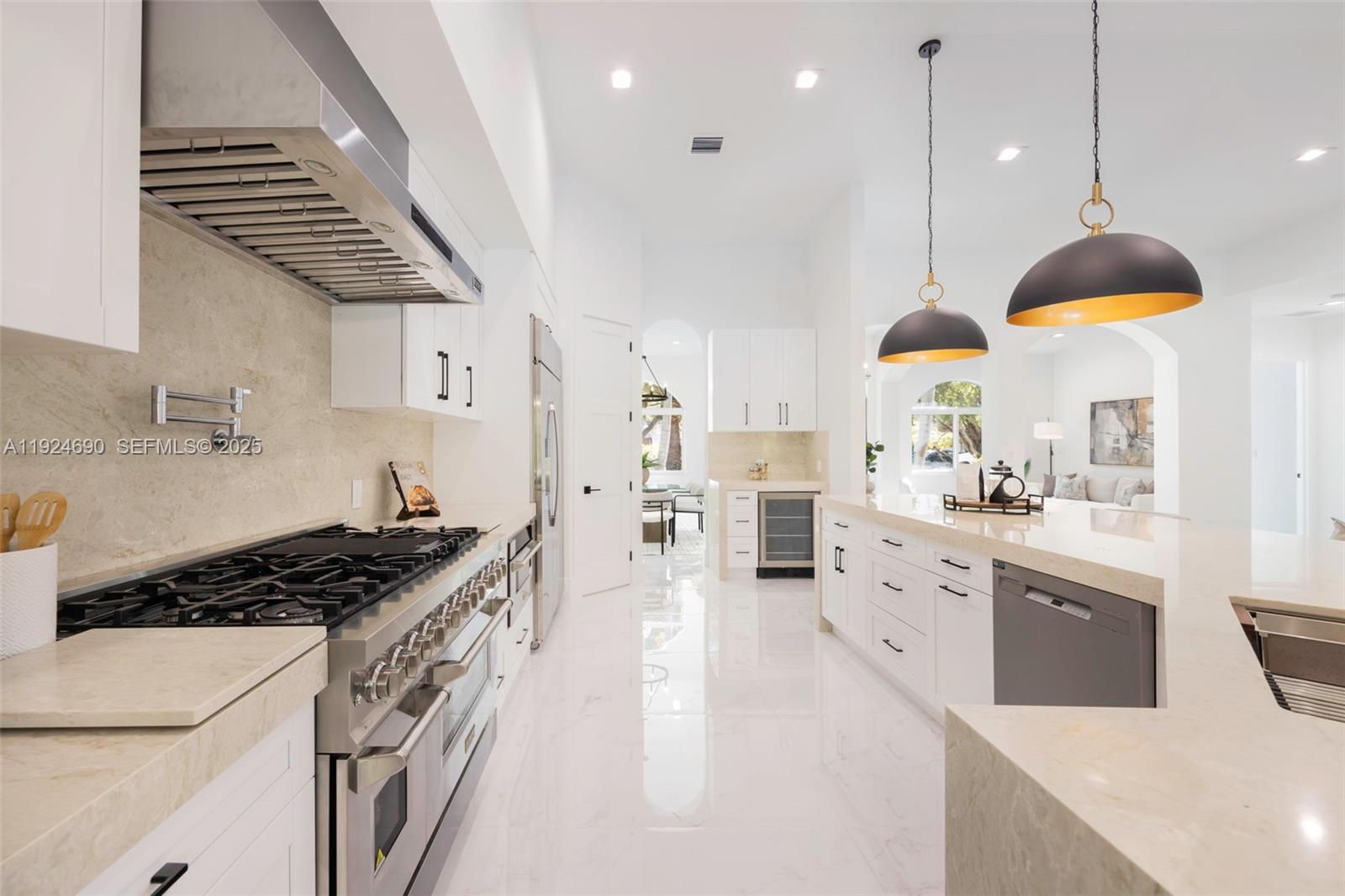 6845 SW 52nd St Unit: .