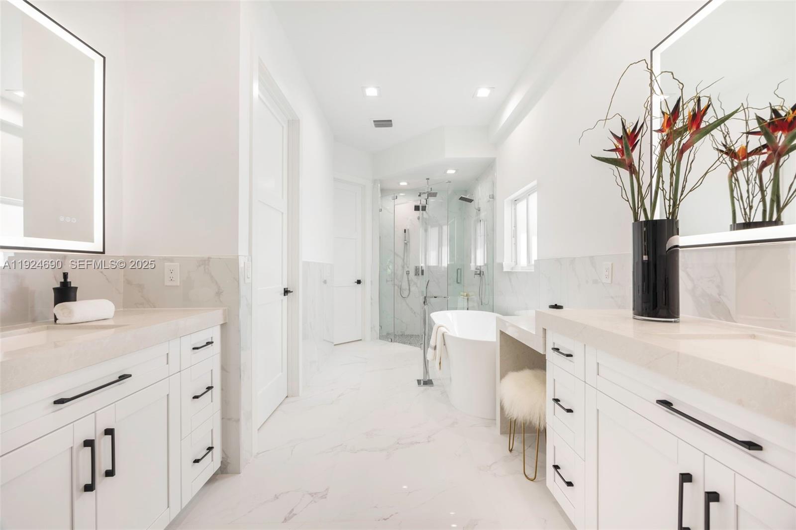 6845 SW 52nd St Unit: .