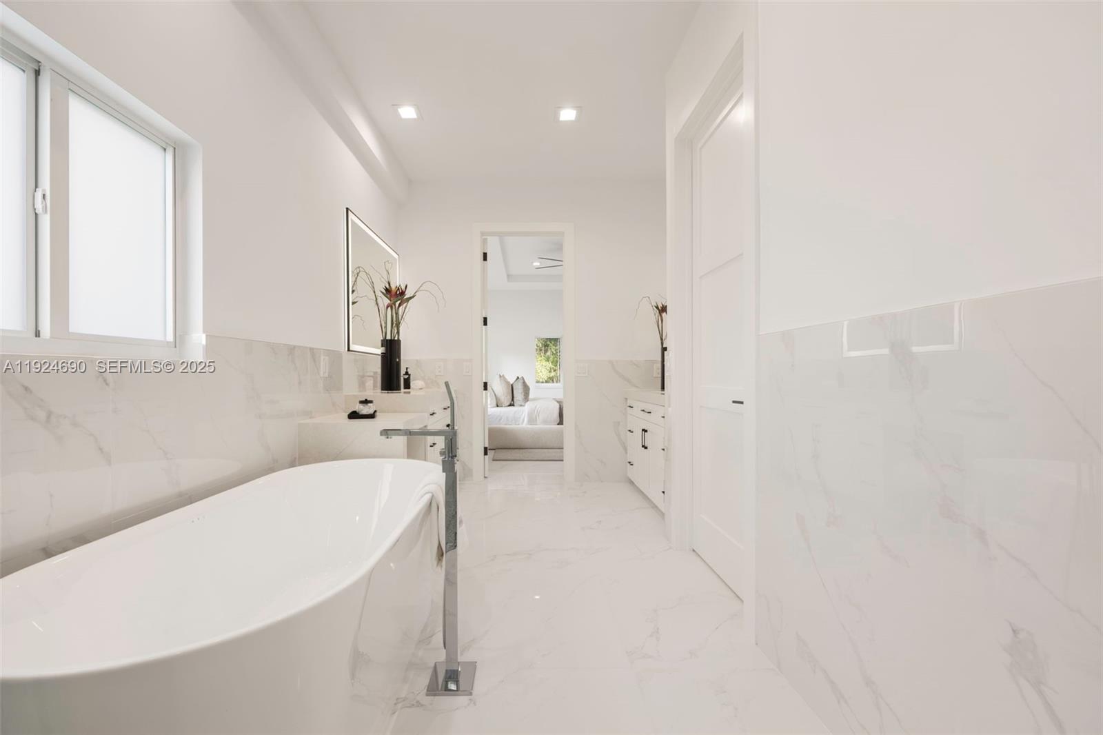 6845 SW 52nd St Unit: .