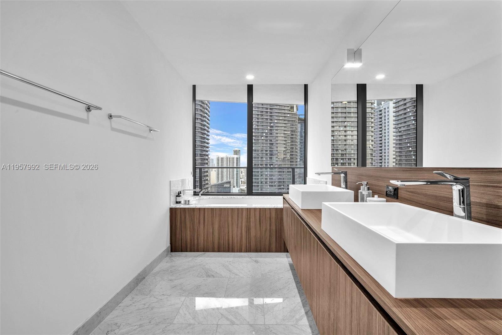 1000 Brickell Plz # 3112