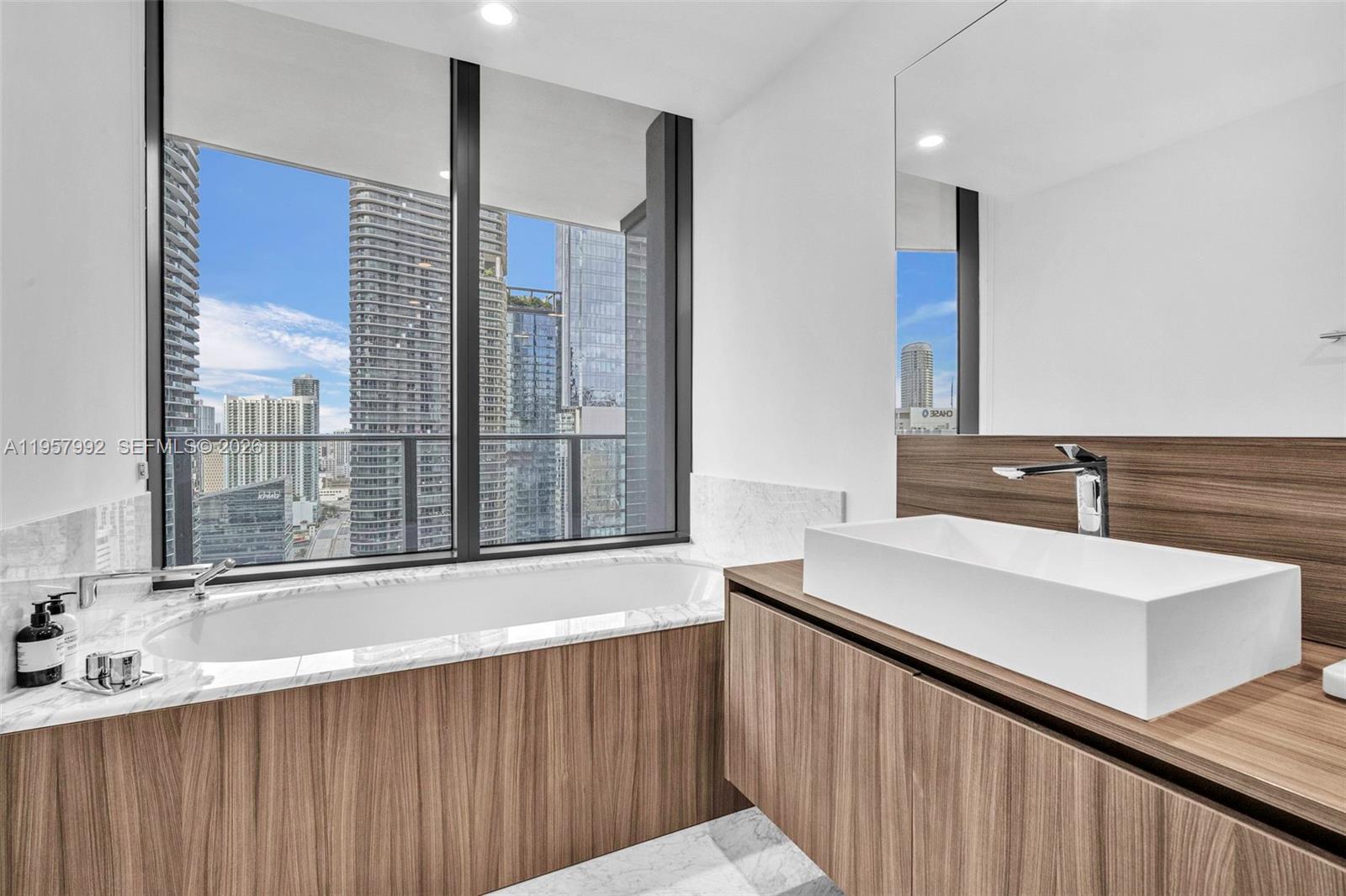 1000 Brickell Plz # 3112